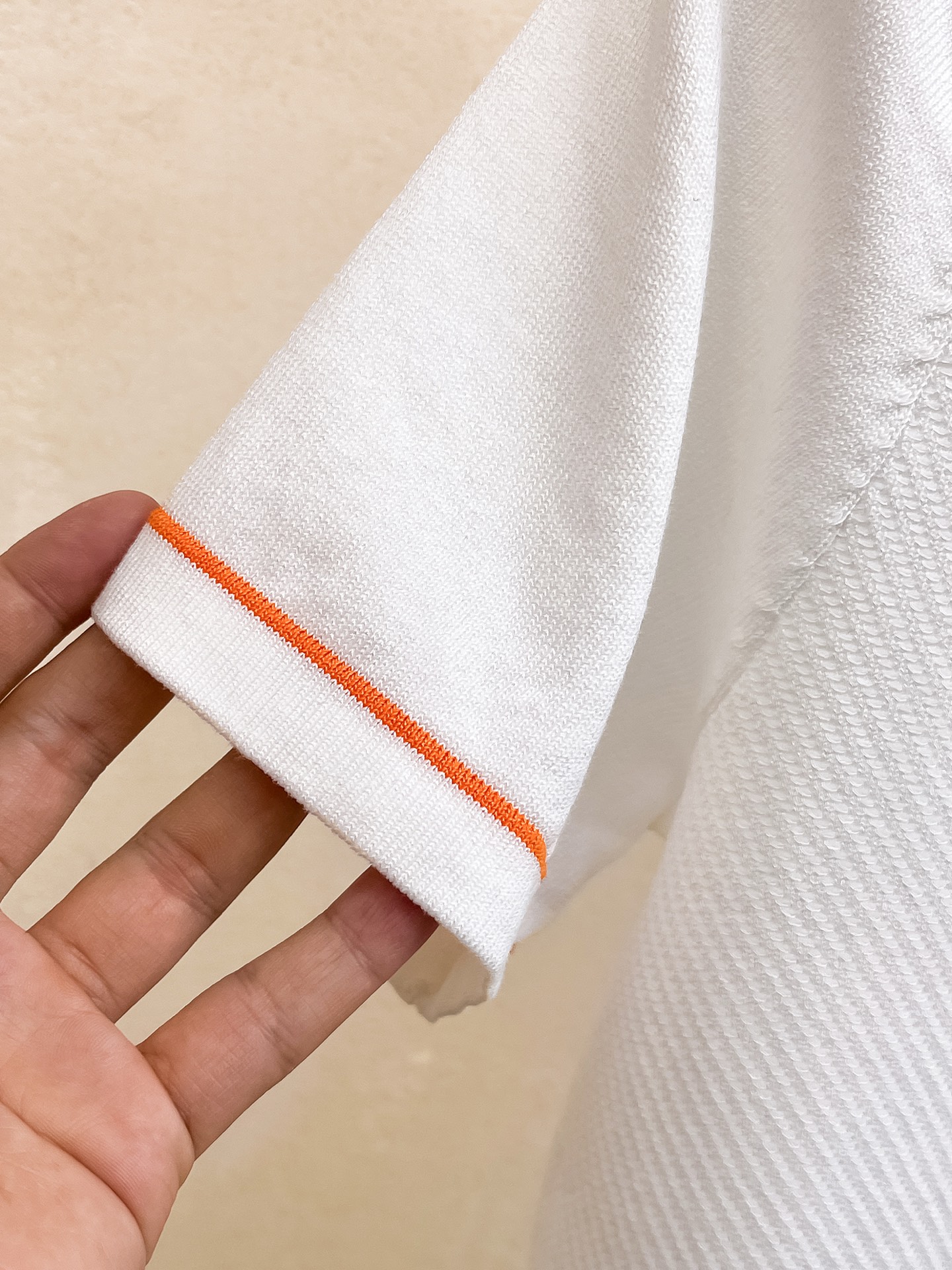 爱马仕 2026春夏新品针织短袖，进口针织面料，手感柔软。顶级进口私货，设计潮流短袖针织衫，不失奢华 品