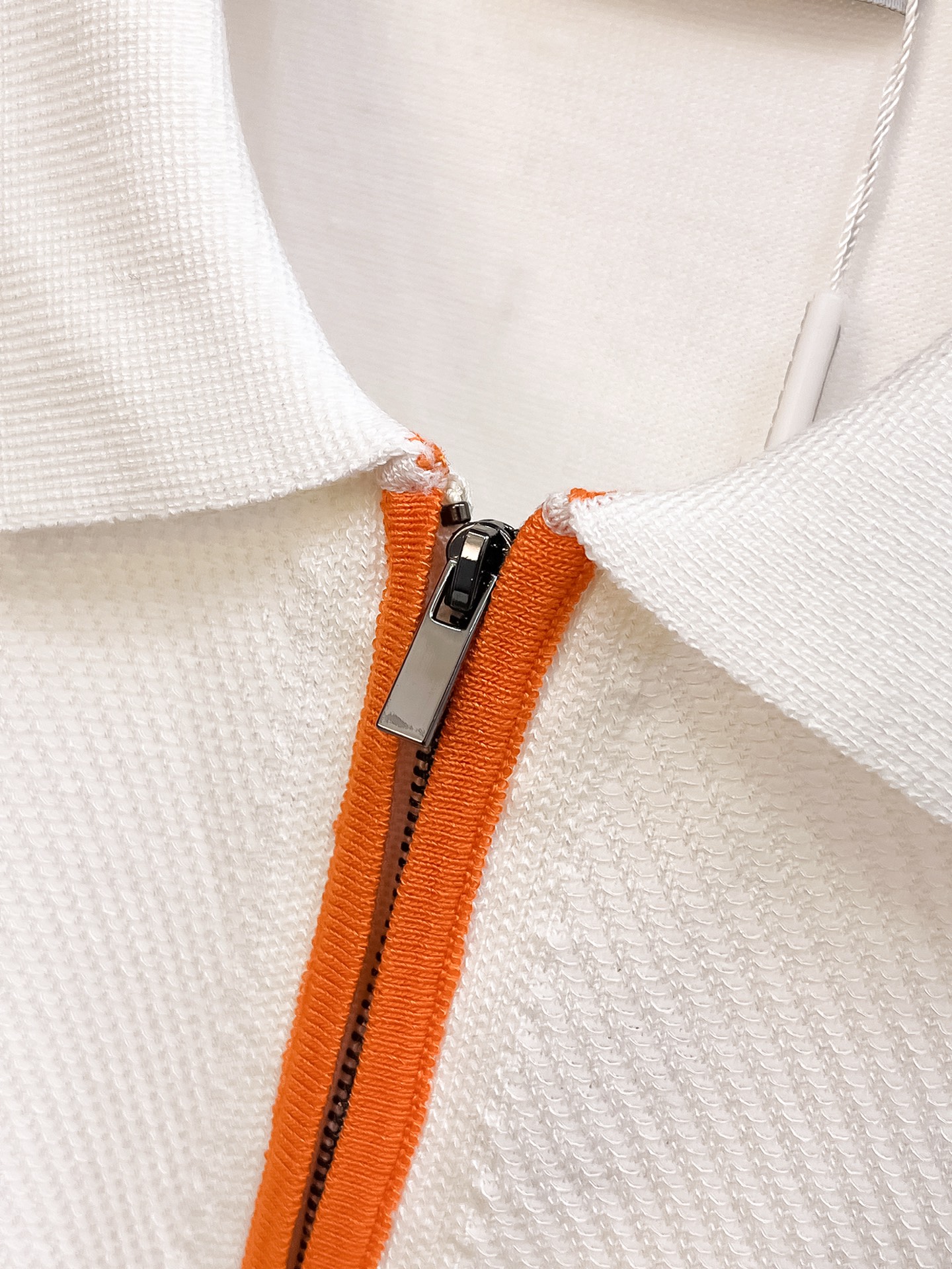 爱马仕 2026春夏新品针织短袖，进口针织面料，手感柔软。顶级进口私货，设计潮流短袖针织衫，不失奢华 品