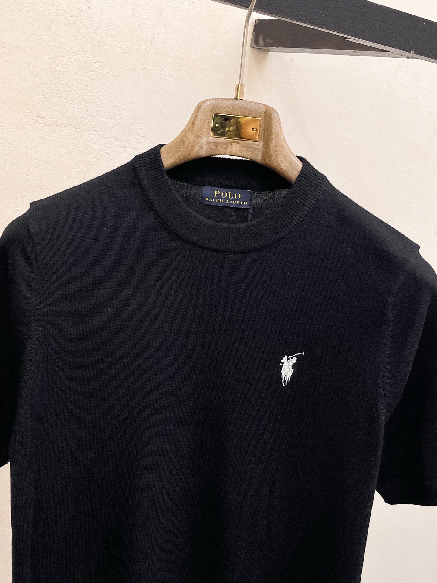 保罗 2026春夏新品针织短袖，进口针织面料，手感柔软。顶级进口私货，设计潮流短袖针织衫，不失奢华 品质