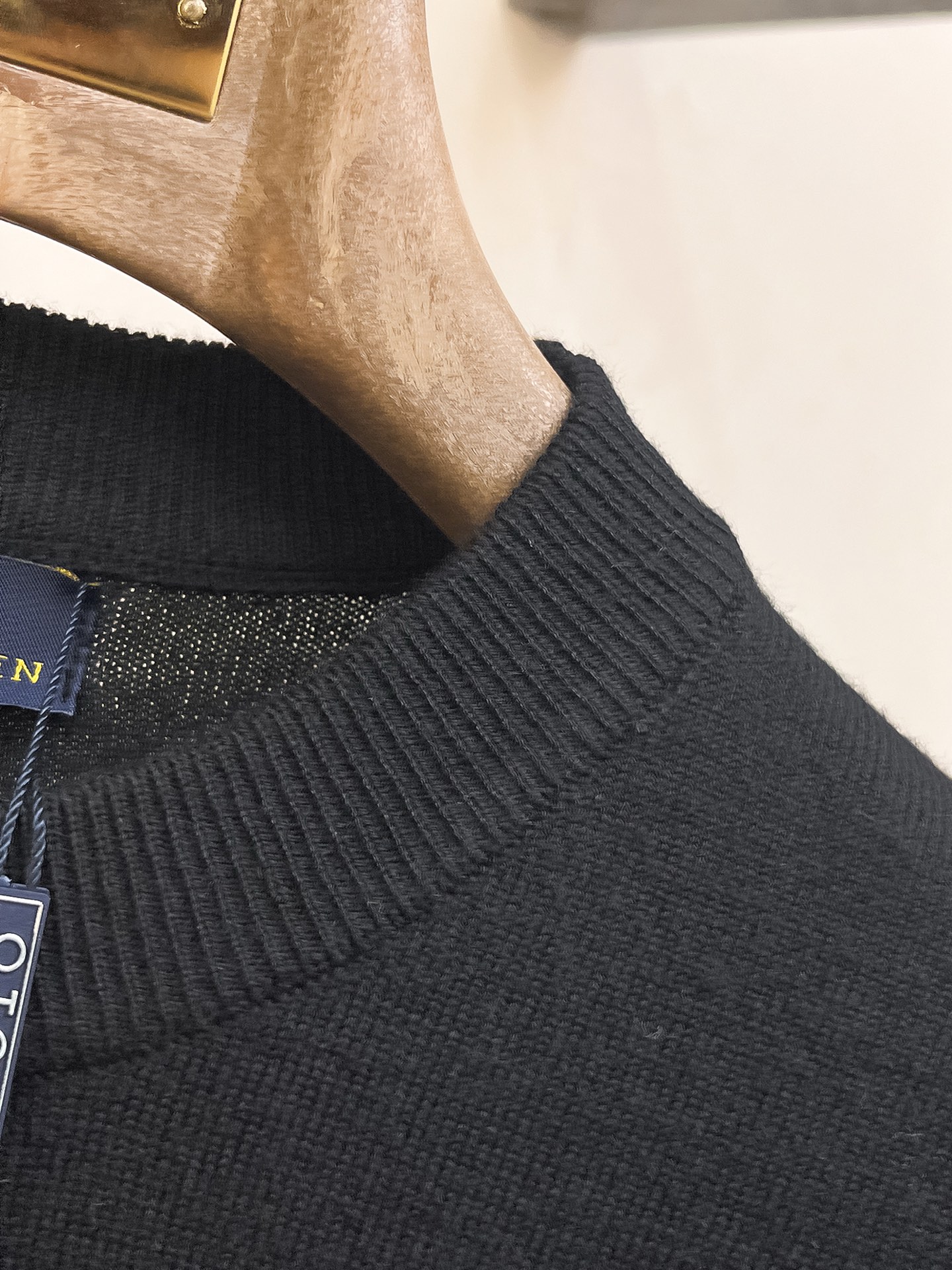 保罗 2026春夏新品针织短袖，进口针织面料，手感柔软。顶级进口私货，设计潮流短袖针织衫，不失奢华 品质