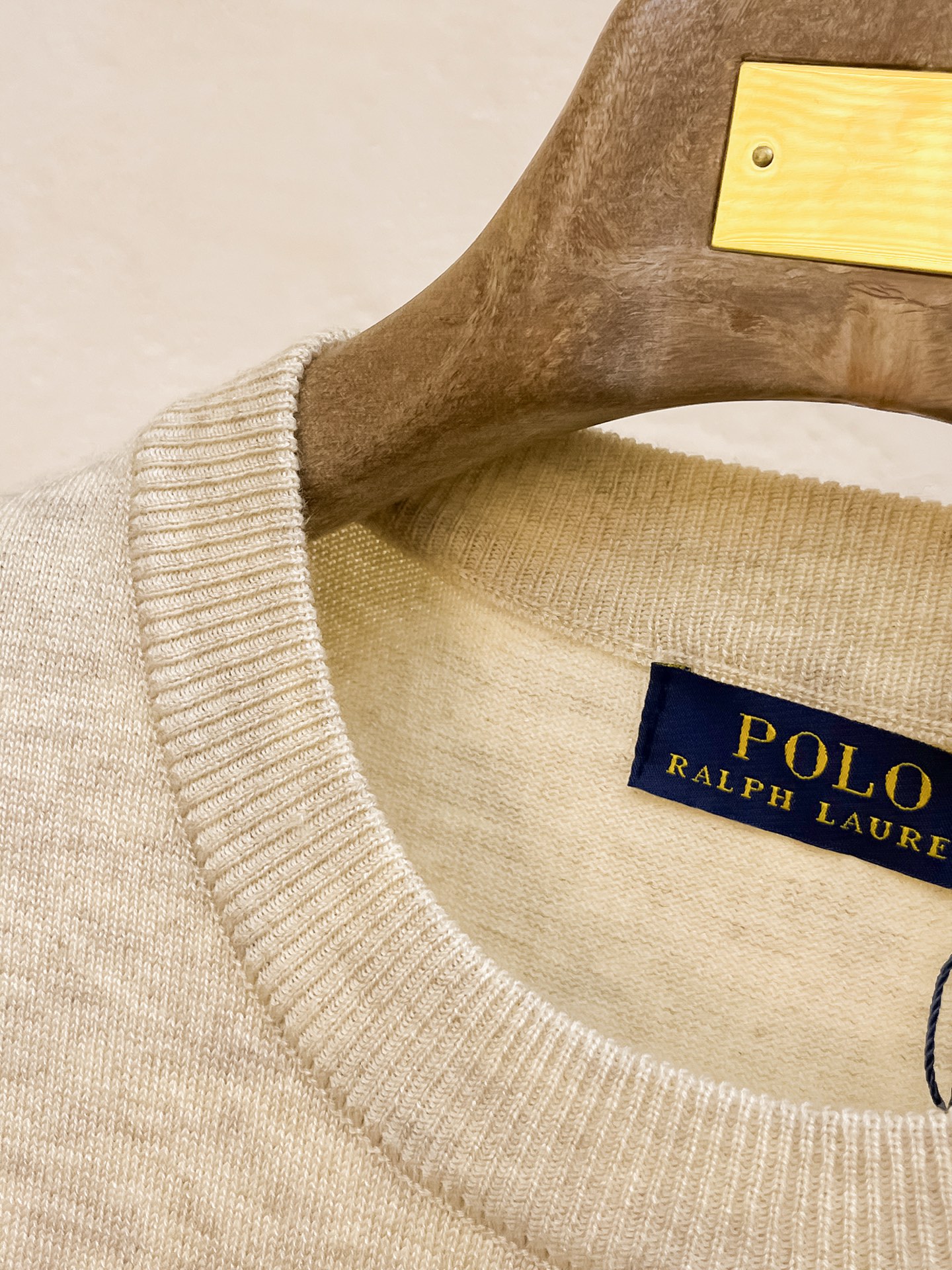 保罗 2026春夏新品针织短袖，进口针织面料，手感柔软。顶级进口私货，设计潮流短袖针织衫，不失奢华 品质