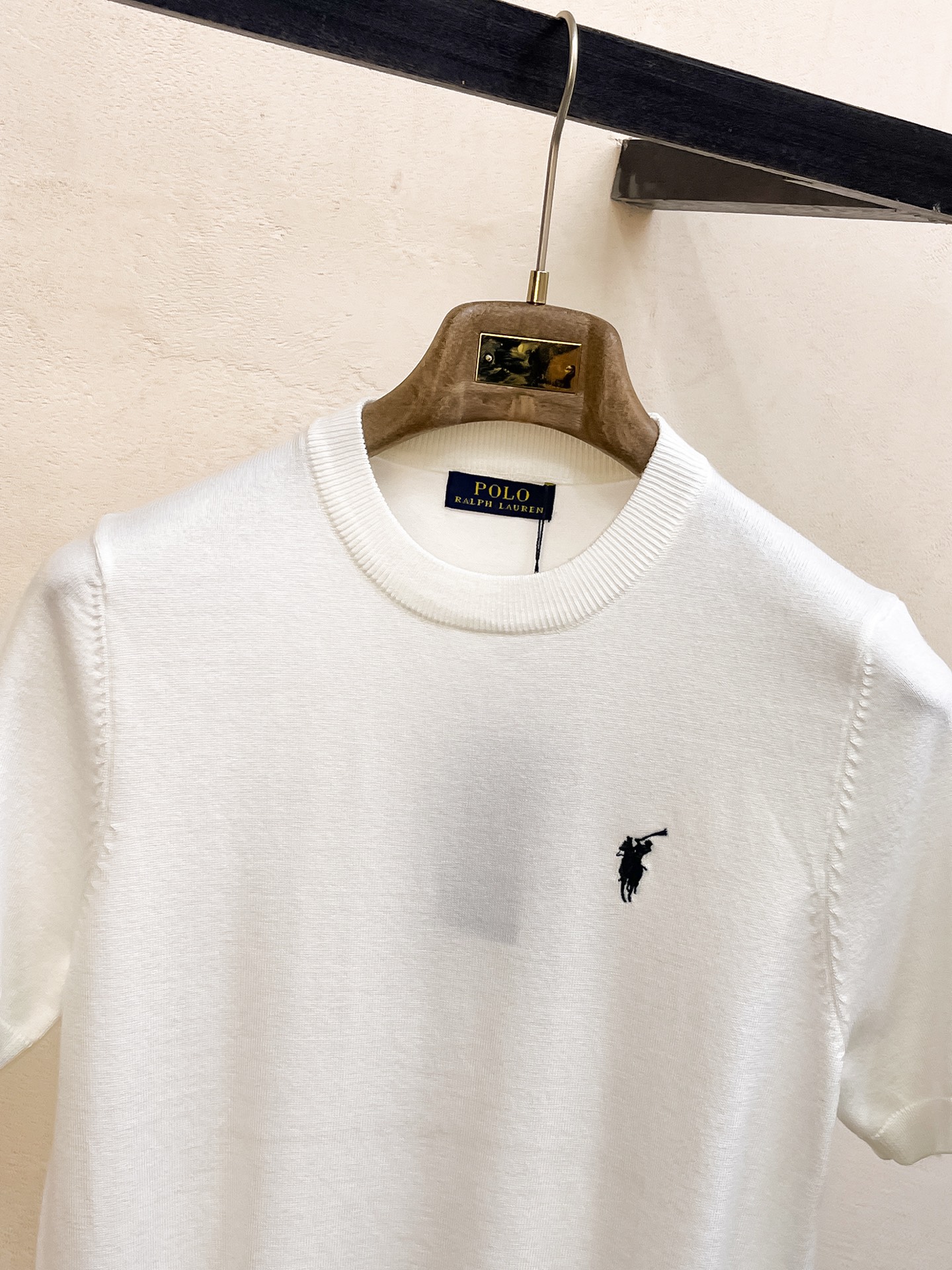 保罗 2026春夏新品针织短袖，进口针织面料，手感柔软。顶级进口私货，设计潮流短袖针织衫，不失奢华 品质