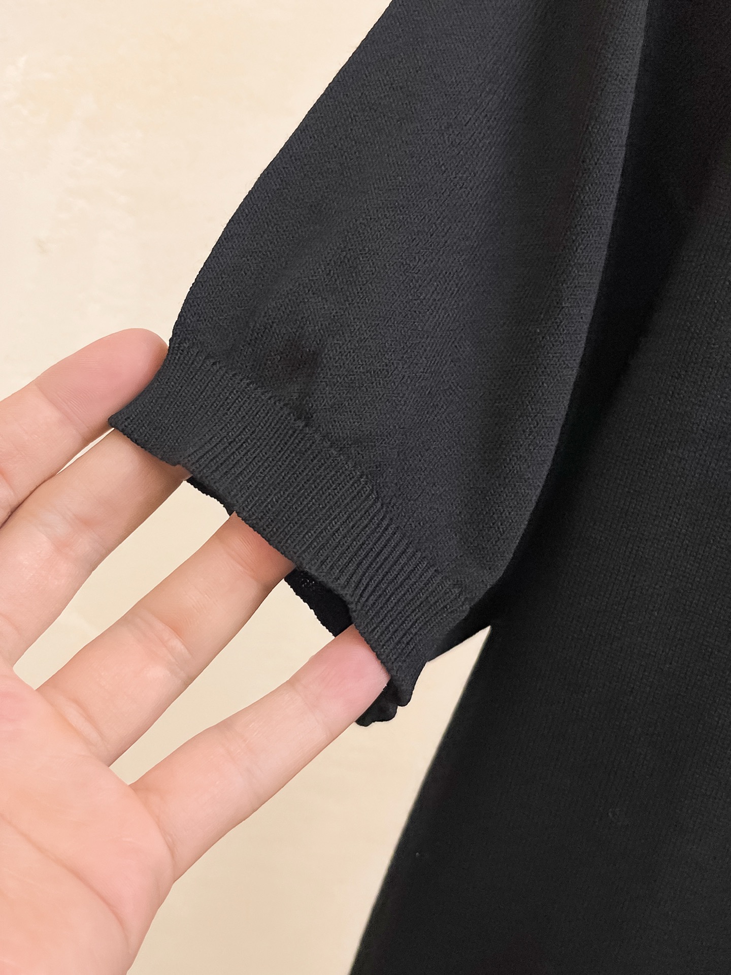 爱马仕 2026春夏新品针织短袖，进口针织面料，手感柔软。顶级进口私货，设计潮流短袖针织衫，不失奢华 品