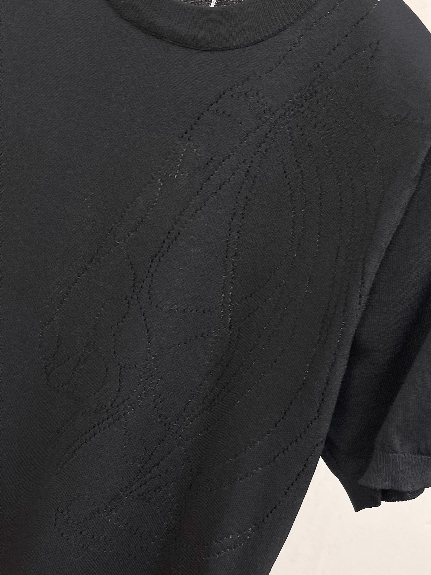 爱马仕 2026春夏新品针织短袖，进口针织面料，手感柔软。顶级进口私货，设计潮流短袖针织衫，不失奢华 品