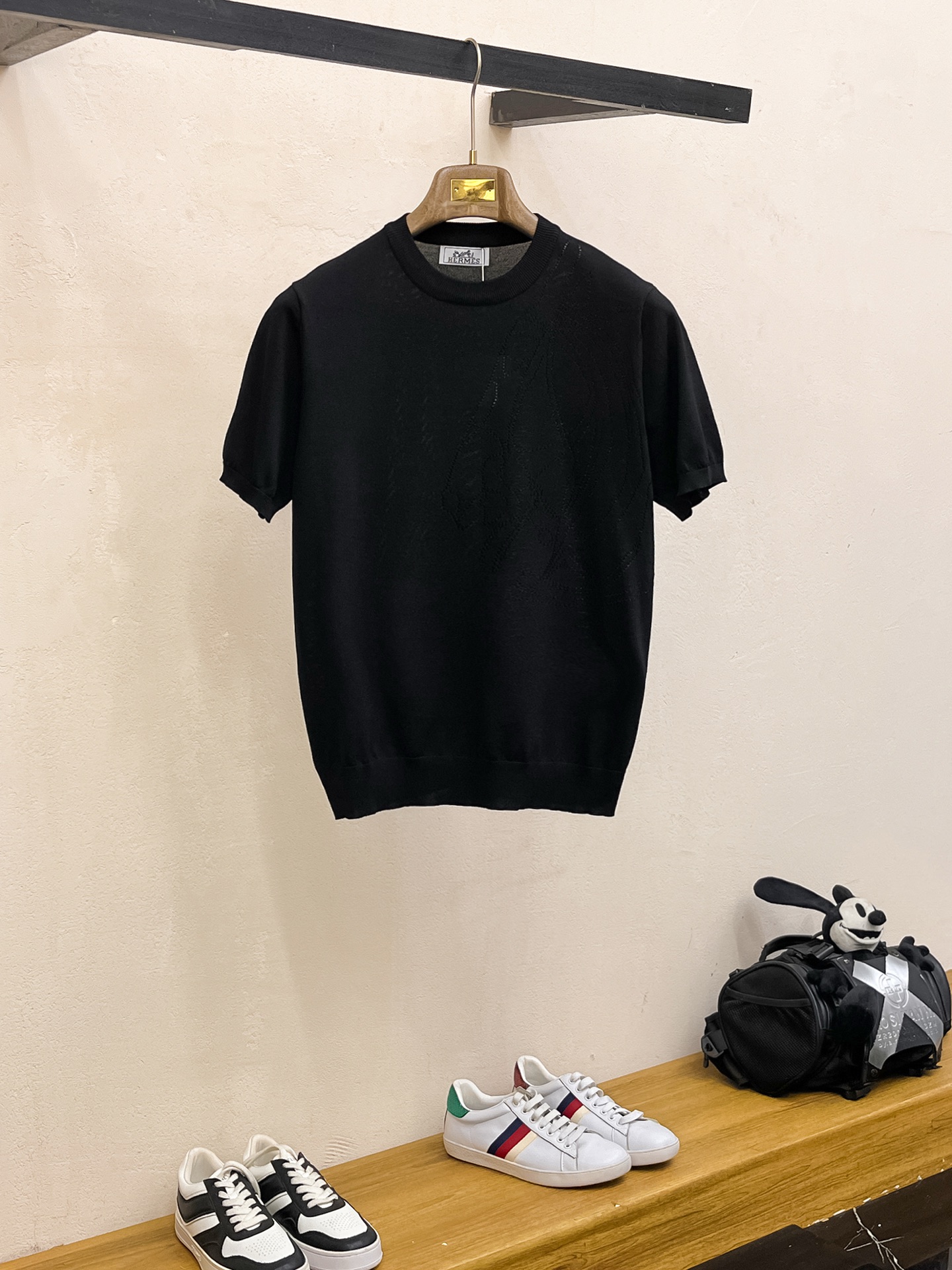 爱马仕 2026春夏新品针织短袖，进口针织面料，手感柔软。顶级进口私货，设计潮流短袖针织衫，不失奢华 品