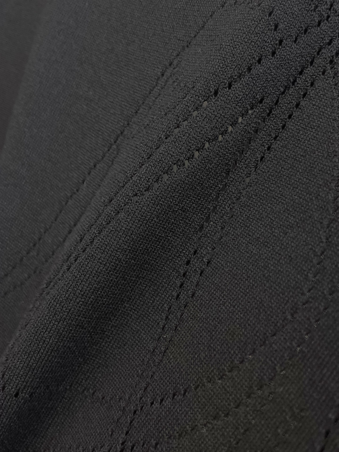 爱马仕 2026春夏新品针织短袖，进口针织面料，手感柔软。顶级进口私货，设计潮流短袖针织衫，不失奢华 品