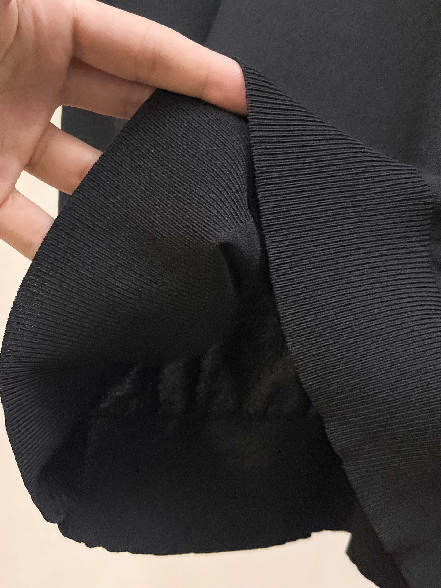 爱马仕 2026春夏新品针织短袖，进口针织面料，手感柔软。顶级进口私货，设计潮流短袖针织衫，不失奢华 品