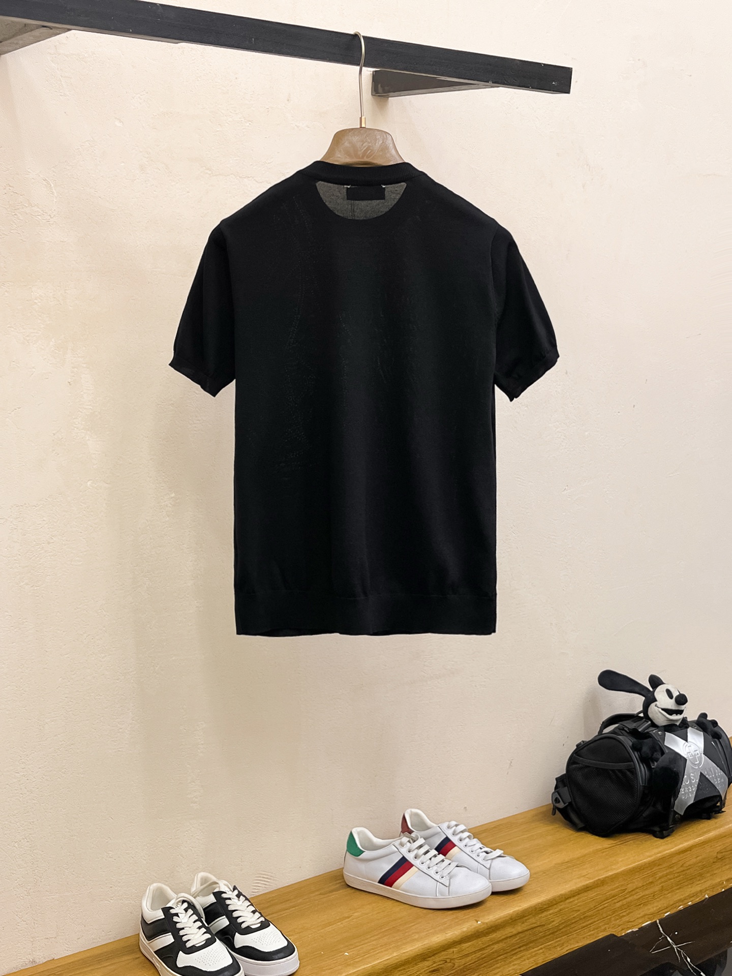 爱马仕 2026春夏新品针织短袖，进口针织面料，手感柔软。顶级进口私货，设计潮流短袖针织衫，不失奢华 品