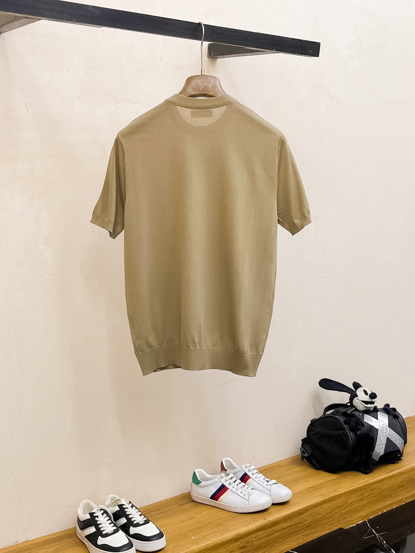 爱马仕 2026春夏新品针织短袖，进口针织面料，手感柔软。顶级进口私货，设计潮流短袖针织衫，不失奢华 品