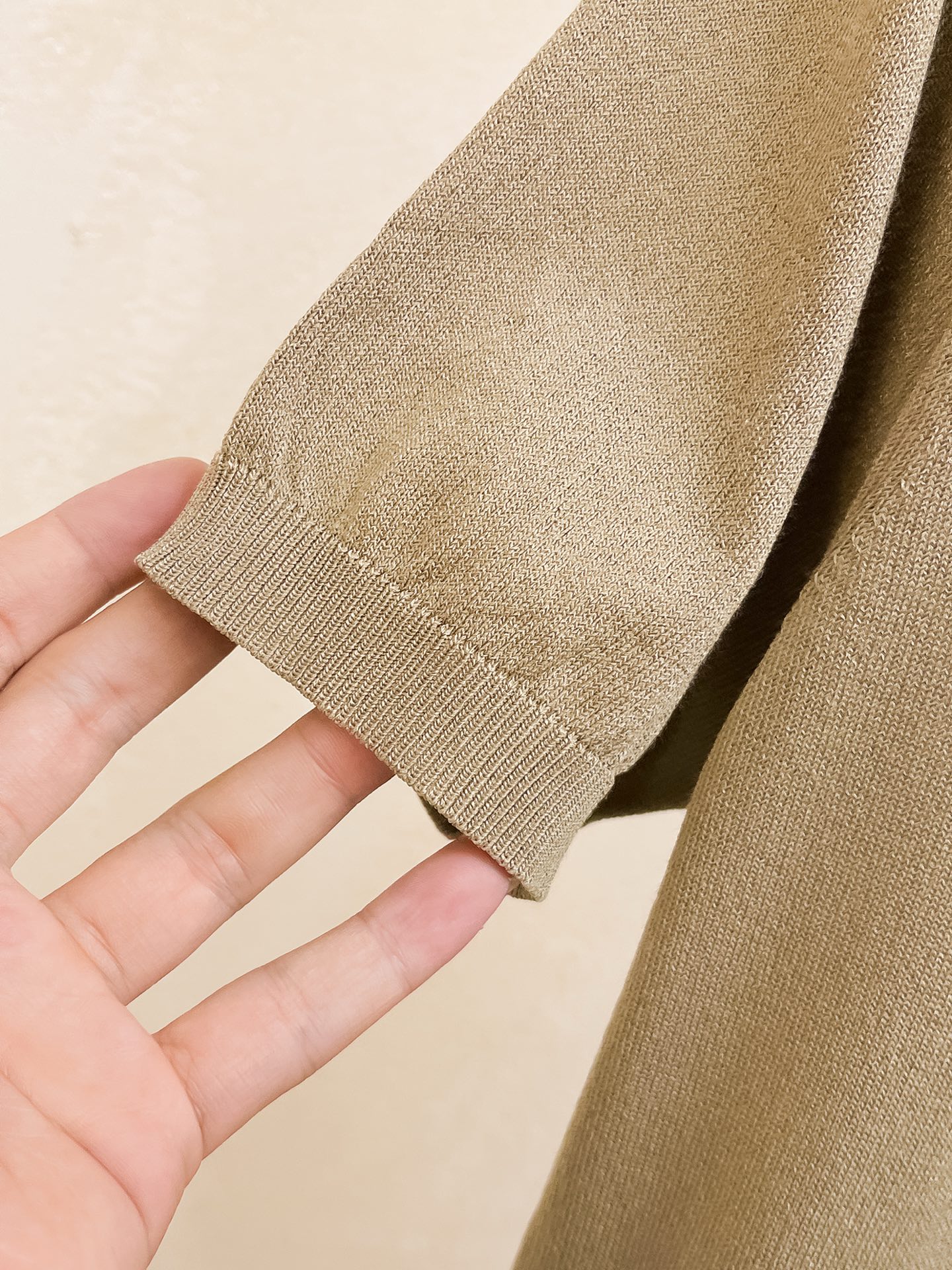 爱马仕 2026春夏新品针织短袖，进口针织面料，手感柔软。顶级进口私货，设计潮流短袖针织衫，不失奢华 品