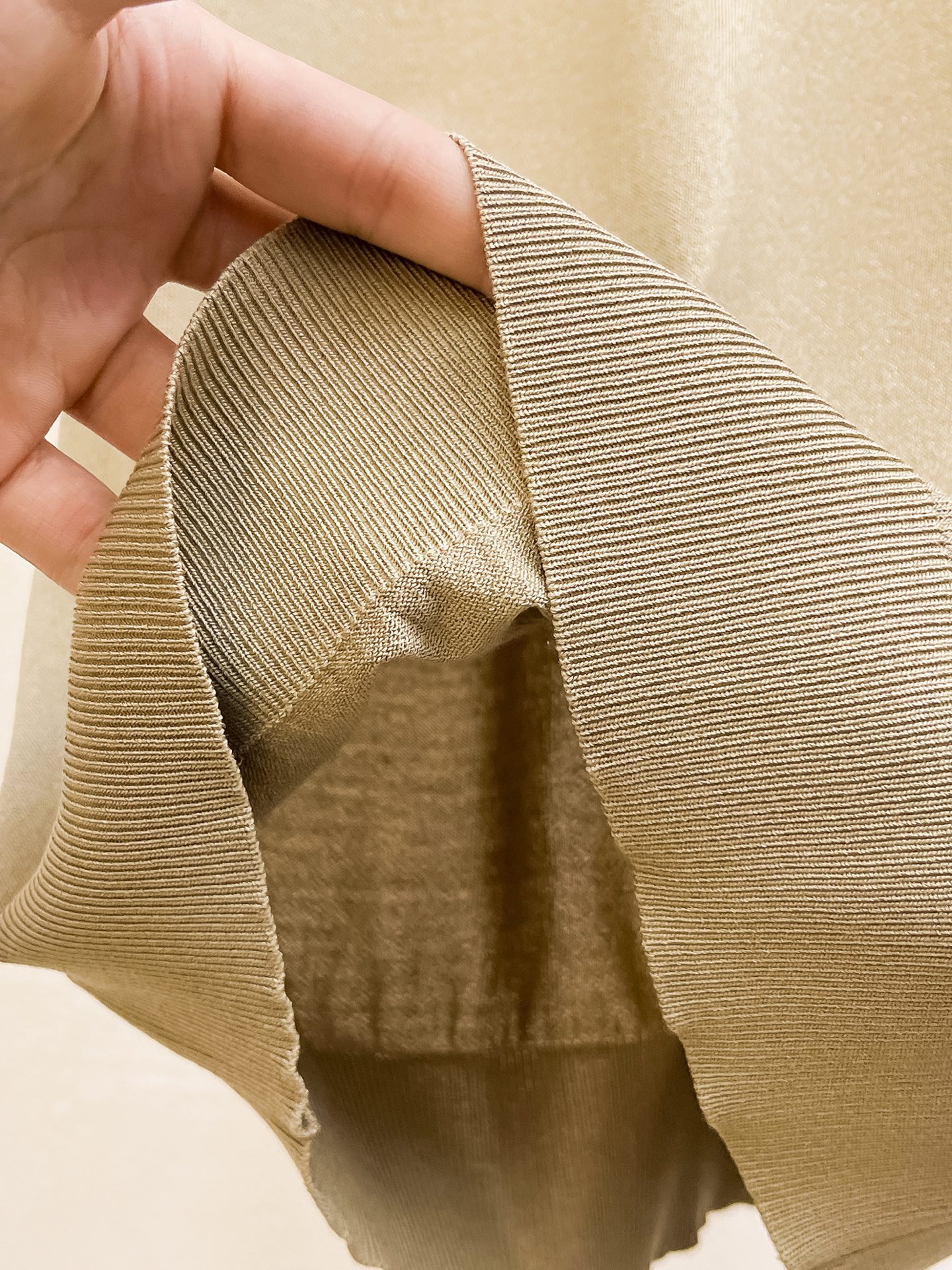 爱马仕 2026春夏新品针织短袖，进口针织面料，手感柔软。顶级进口私货，设计潮流短袖针织衫，不失奢华 品