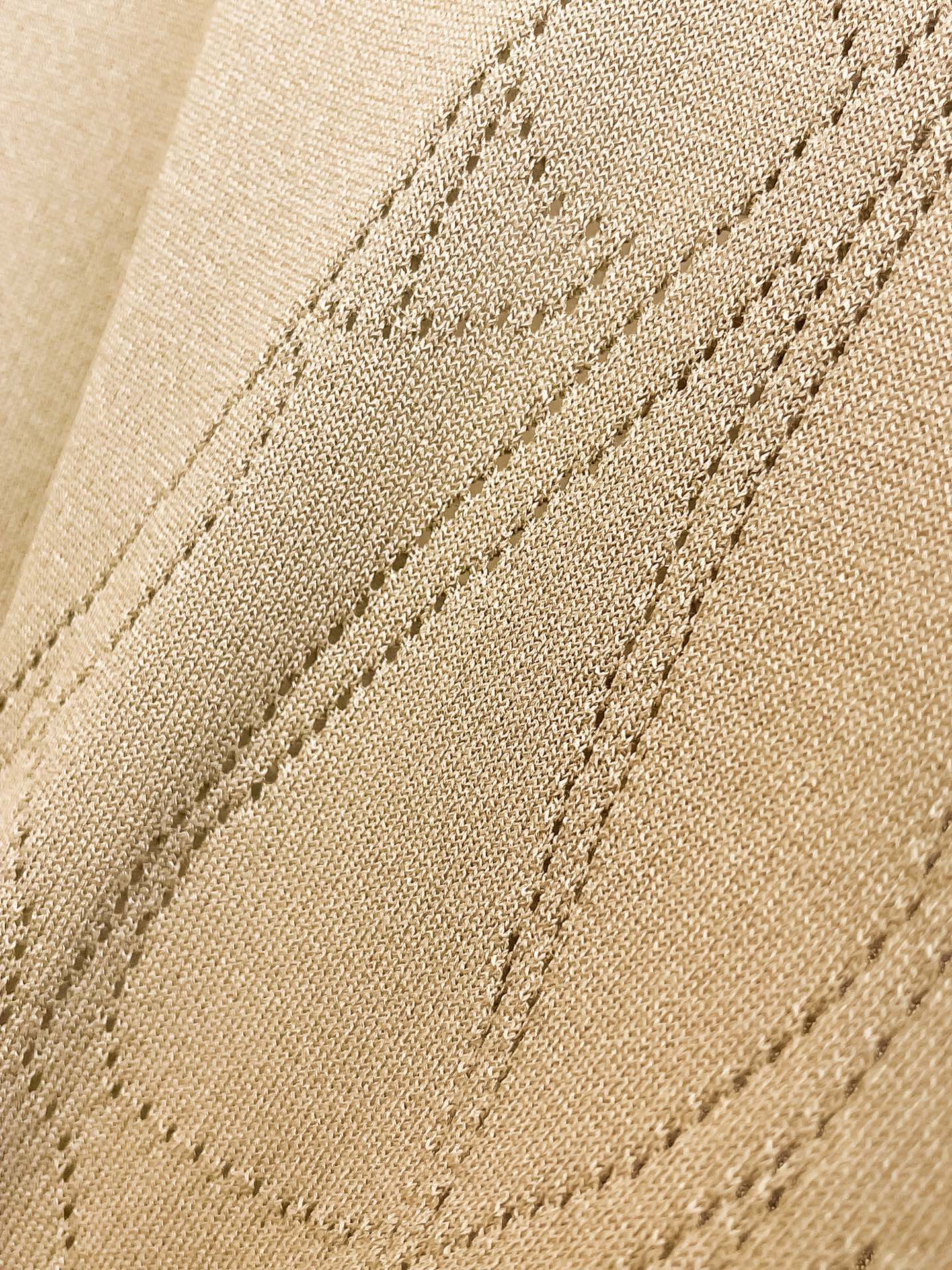 爱马仕 2026春夏新品针织短袖，进口针织面料，手感柔软。顶级进口私货，设计潮流短袖针织衫，不失奢华 品