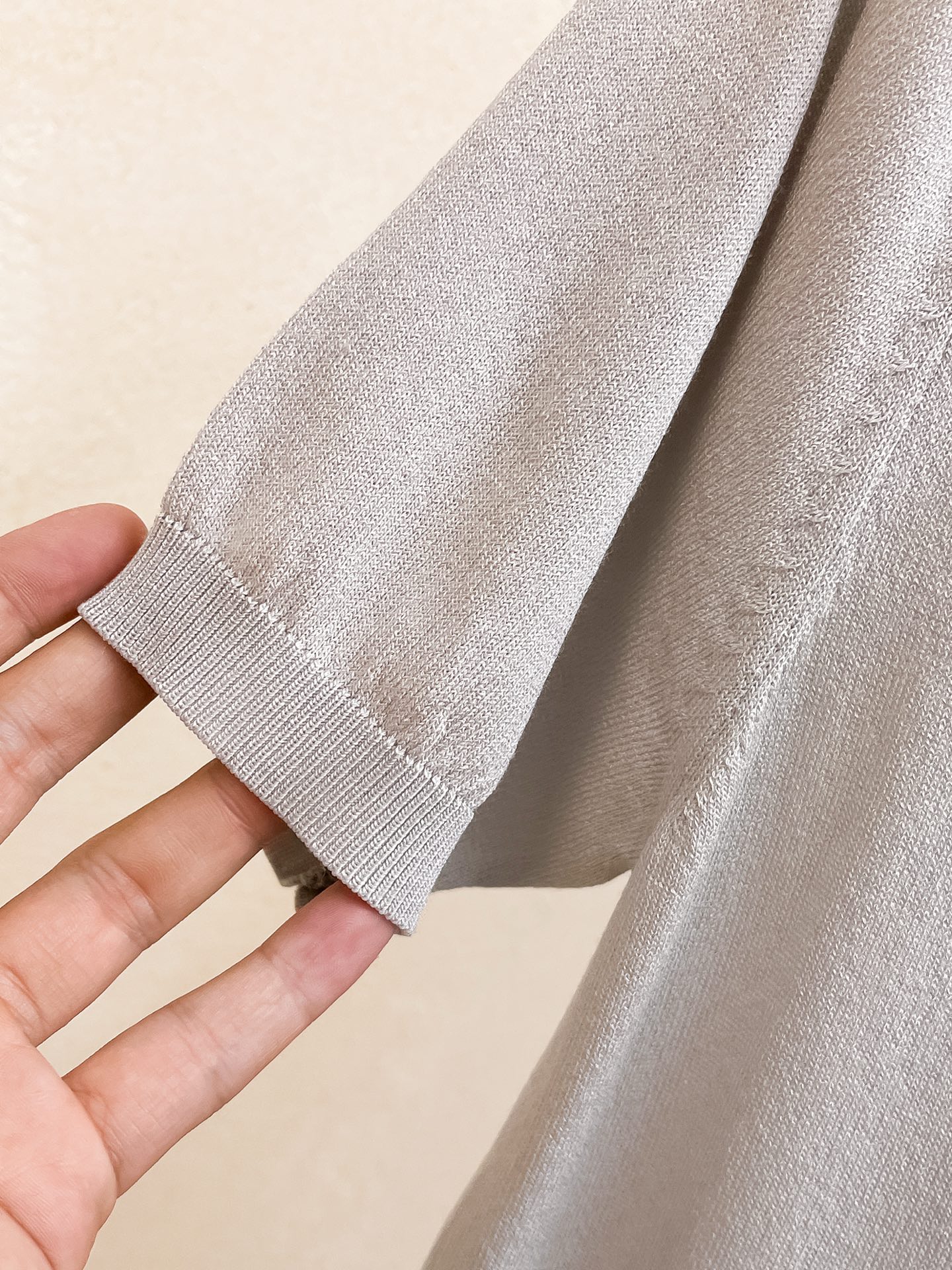 爱马仕 2026春夏新品针织短袖，进口针织面料，手感柔软。顶级进口私货，设计潮流短袖针织衫，不失奢华 品