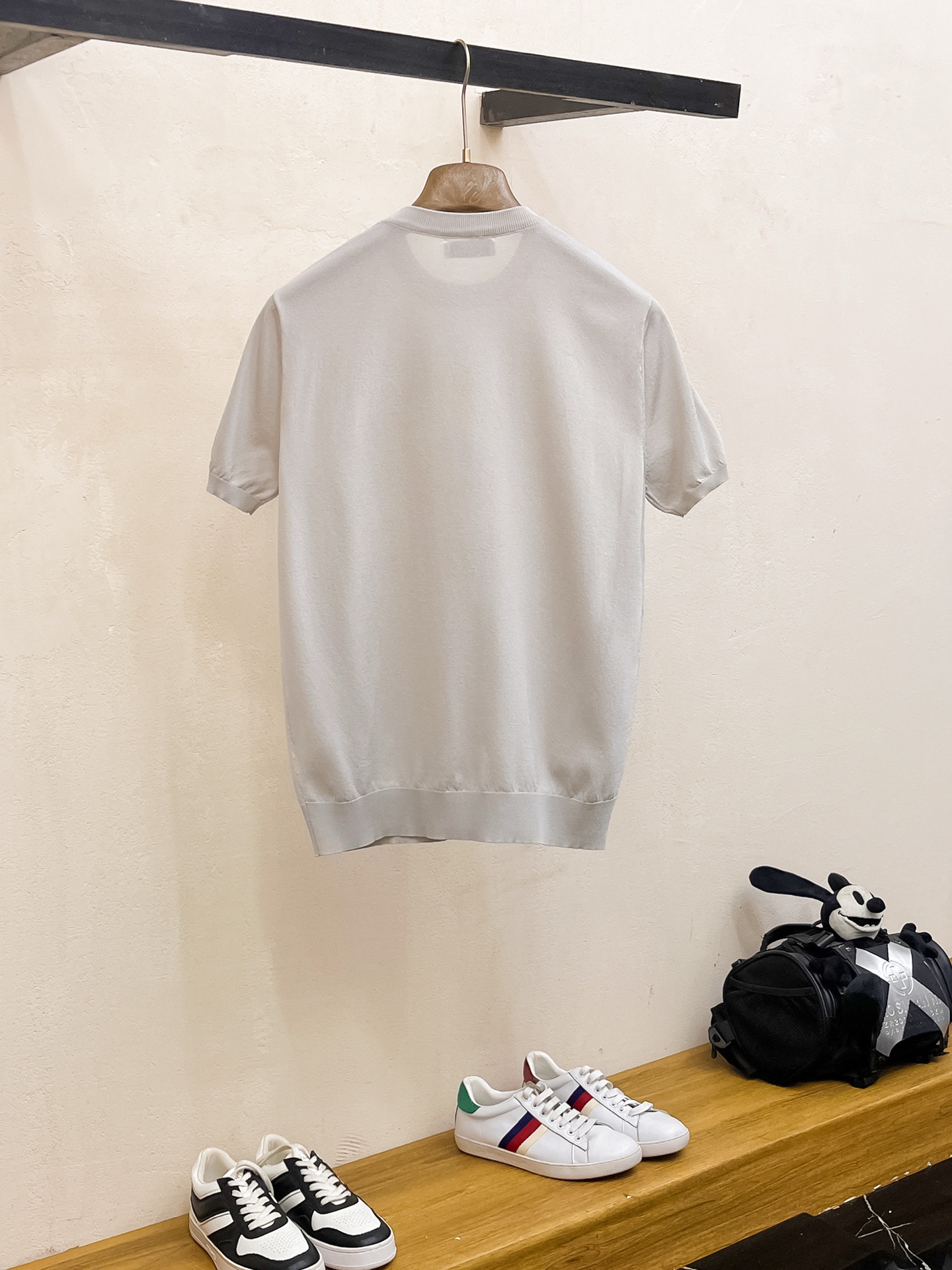 爱马仕 2026春夏新品针织短袖，进口针织面料，手感柔软。顶级进口私货，设计潮流短袖针织衫，不失奢华 品