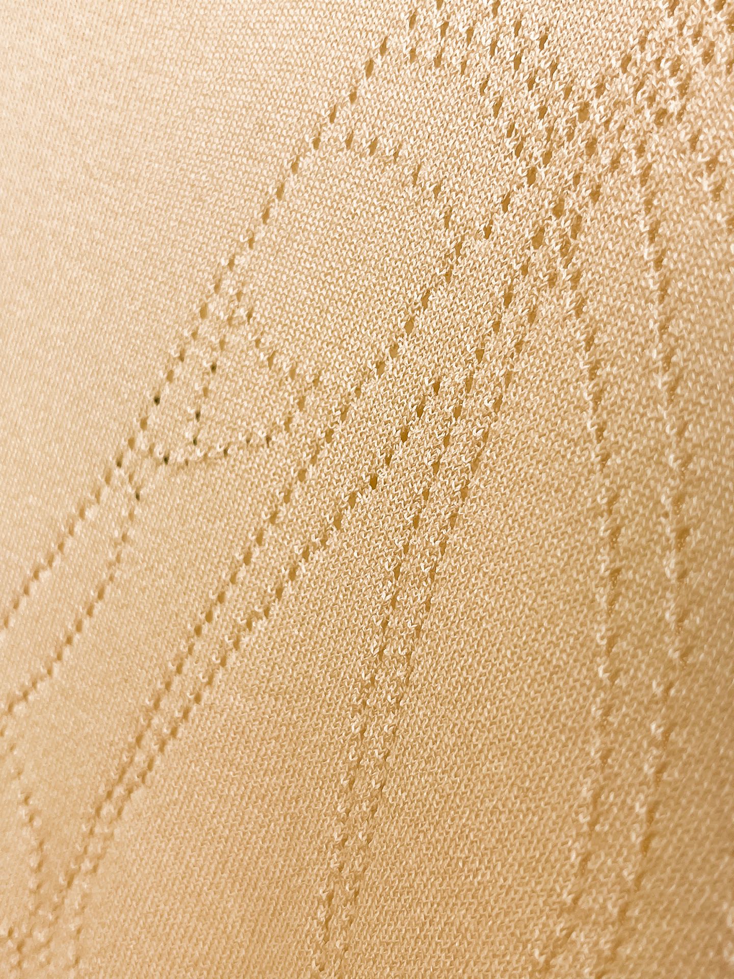 爱马仕 2026春夏新品针织短袖，进口针织面料，手感柔软。顶级进口私货，设计潮流短袖针织衫，不失奢华 品