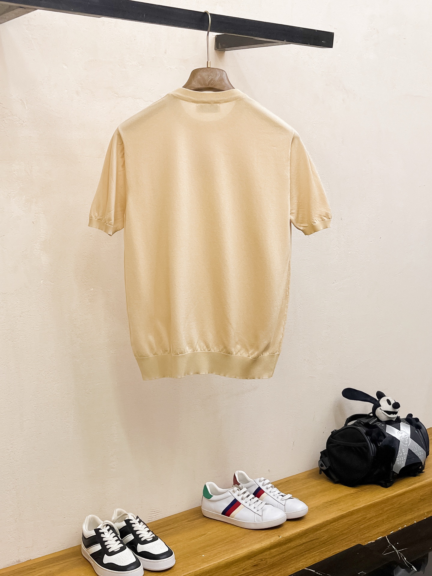 爱马仕 2026春夏新品针织短袖，进口针织面料，手感柔软。顶级进口私货，设计潮流短袖针织衫，不失奢华 品