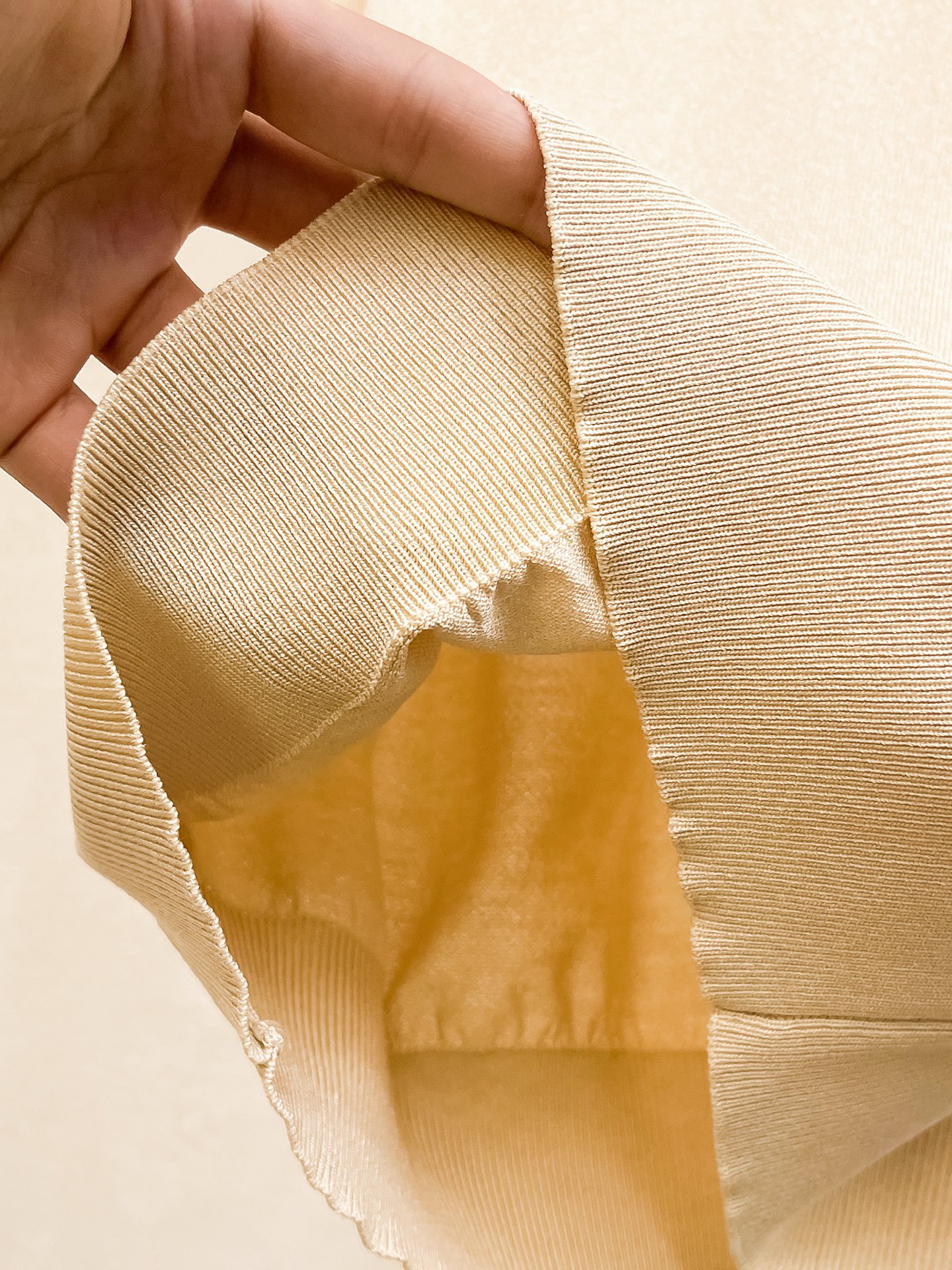 爱马仕 2026春夏新品针织短袖，进口针织面料，手感柔软。顶级进口私货，设计潮流短袖针织衫，不失奢华 品