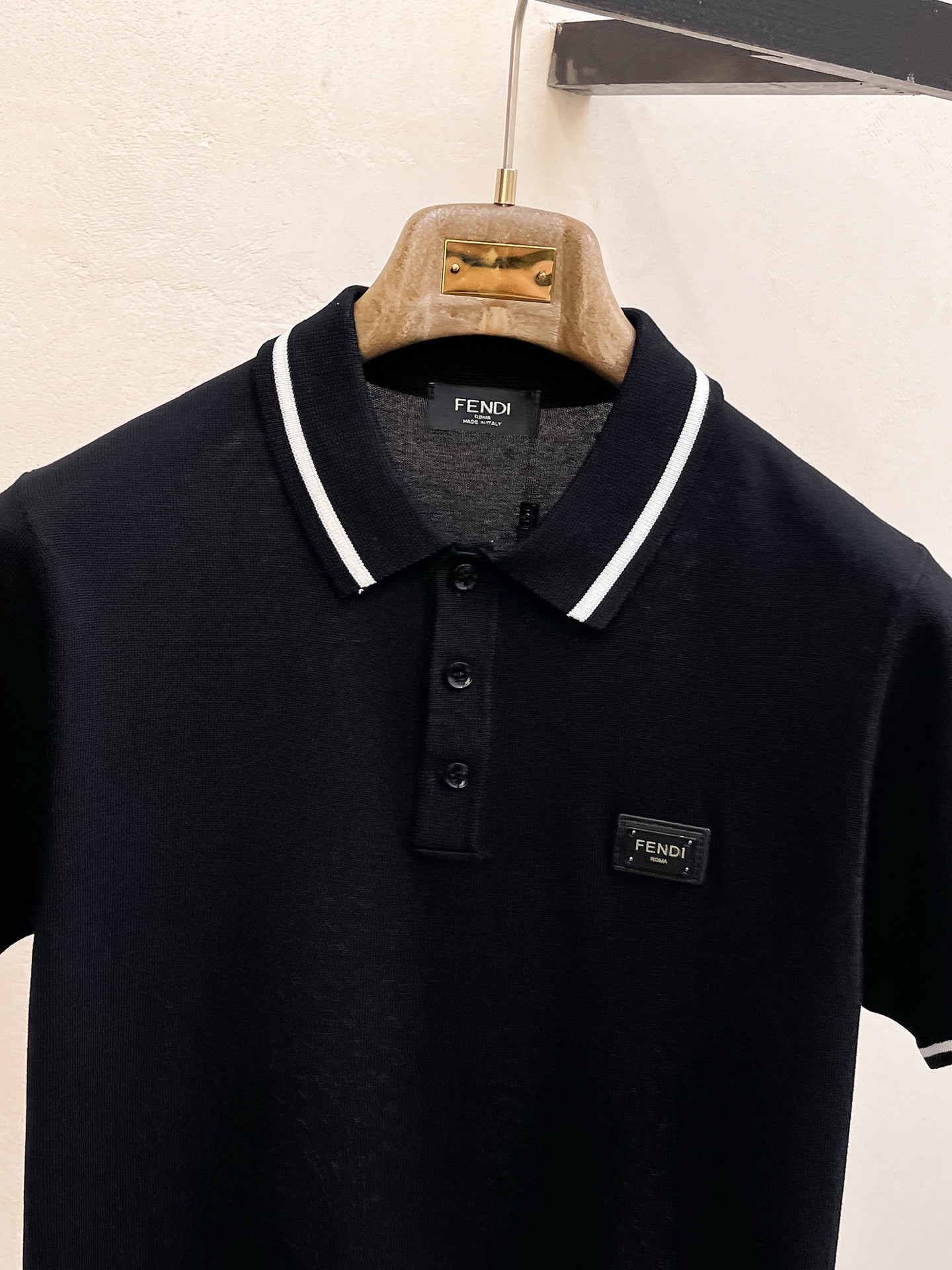 芬迪 2026春夏新品针织短袖，进口针织面料，手感柔软。顶级进口私货，设计潮流短袖针织衫，不失奢华 品质