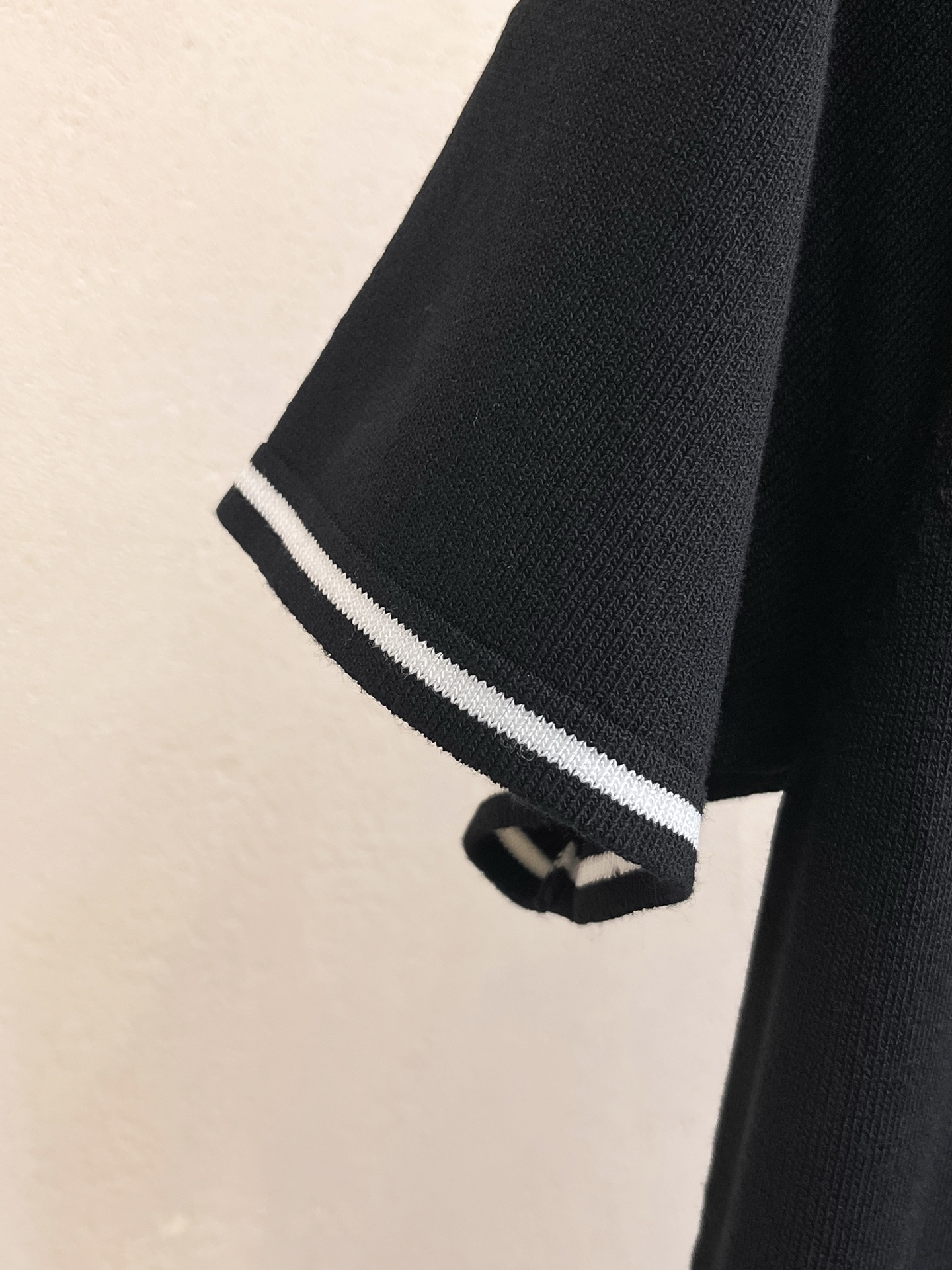 芬迪 2026春夏新品针织短袖，进口针织面料，手感柔软。顶级进口私货，设计潮流短袖针织衫，不失奢华 品质