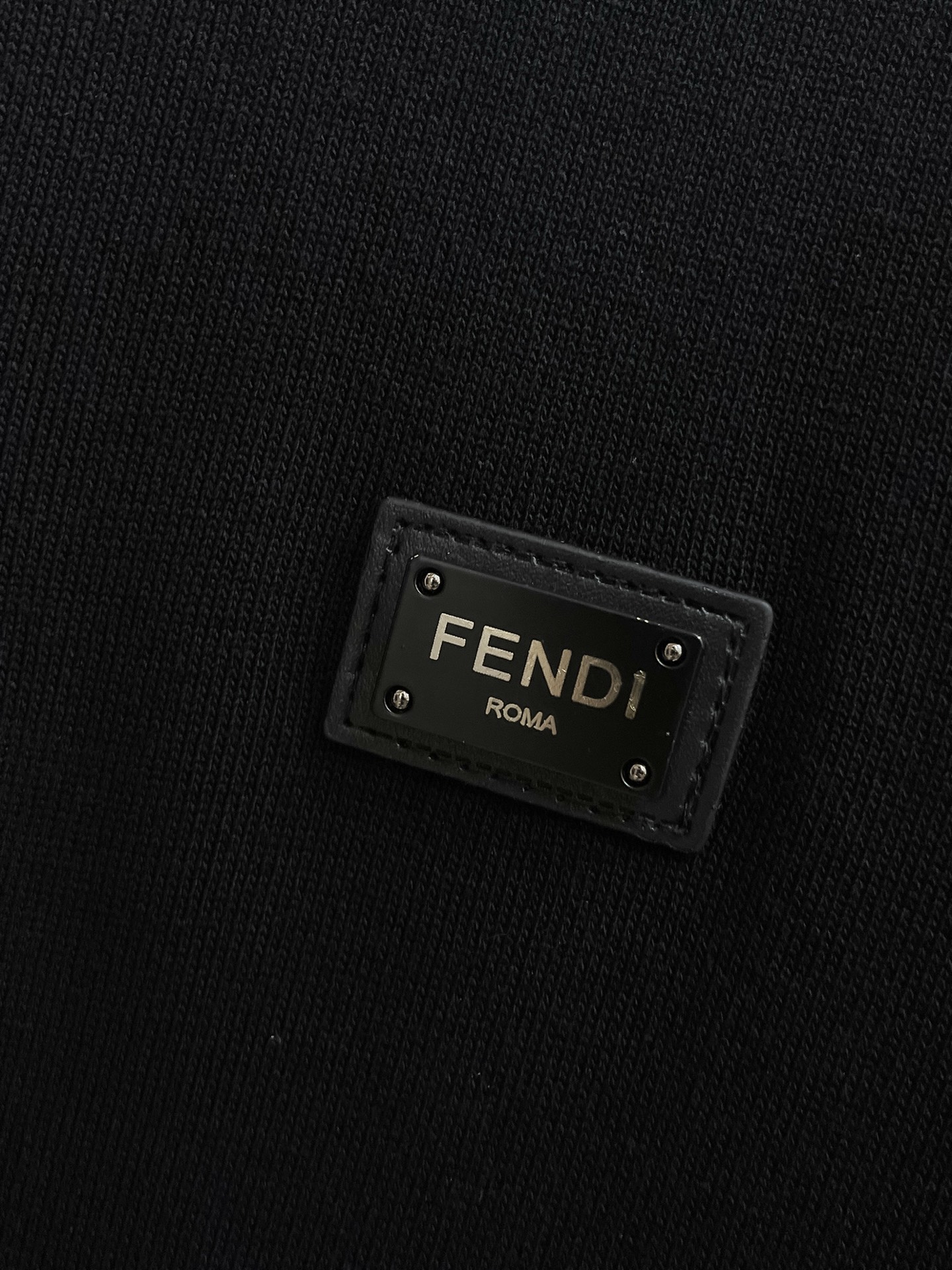 芬迪 2026春夏新品针织短袖，进口针织面料，手感柔软。顶级进口私货，设计潮流短袖针织衫，不失奢华 品质