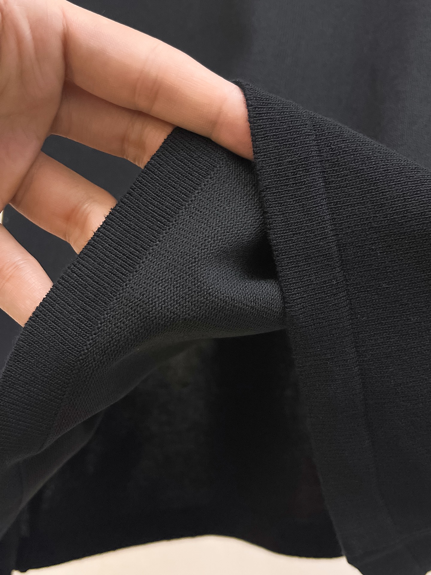 芬迪 2026春夏新品针织短袖，进口针织面料，手感柔软。顶级进口私货，设计潮流短袖针织衫，不失奢华 品质