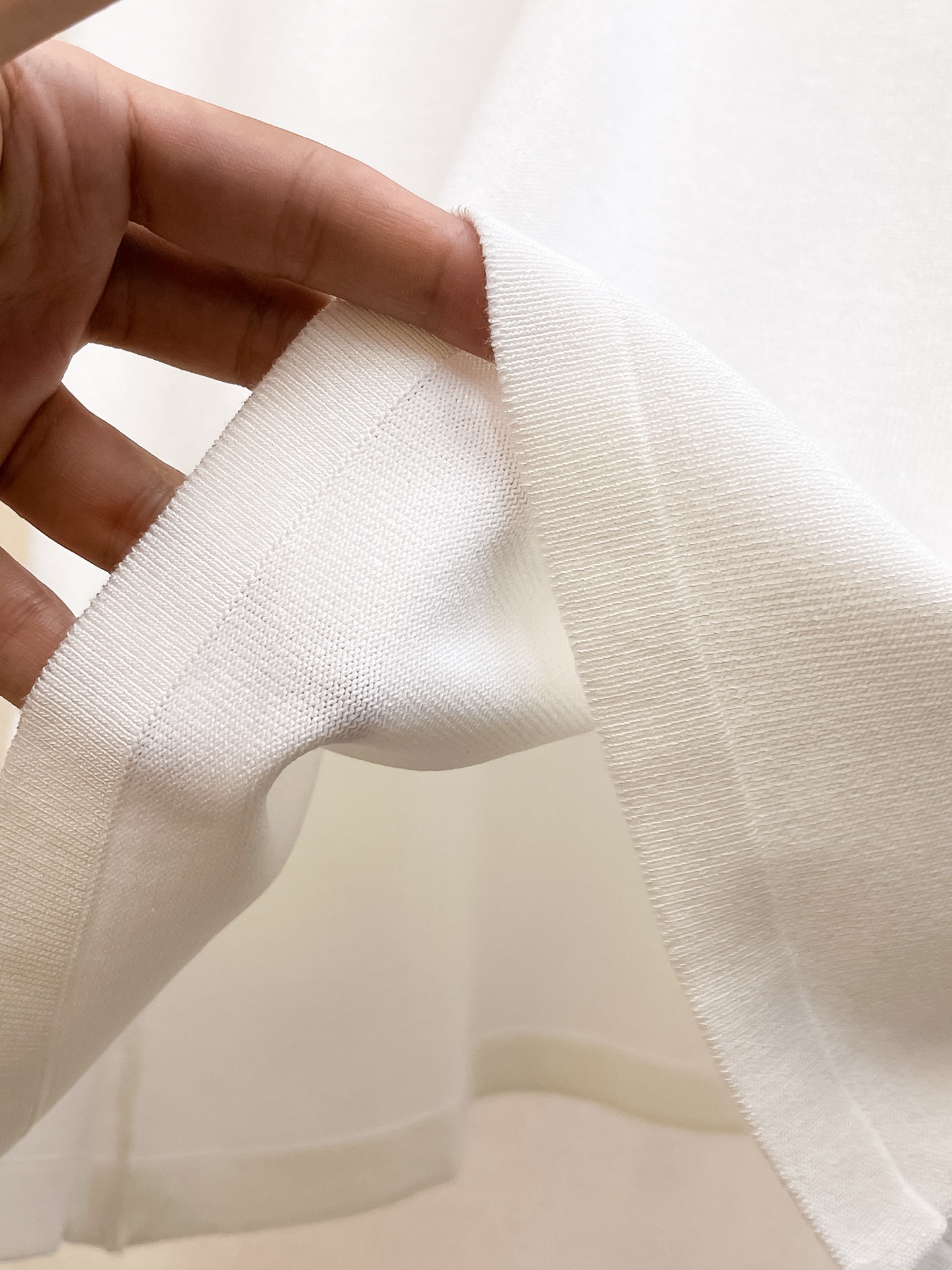 芬迪 2026春夏新品针织短袖，进口针织面料，手感柔软。顶级进口私货，设计潮流短袖针织衫，不失奢华 品质