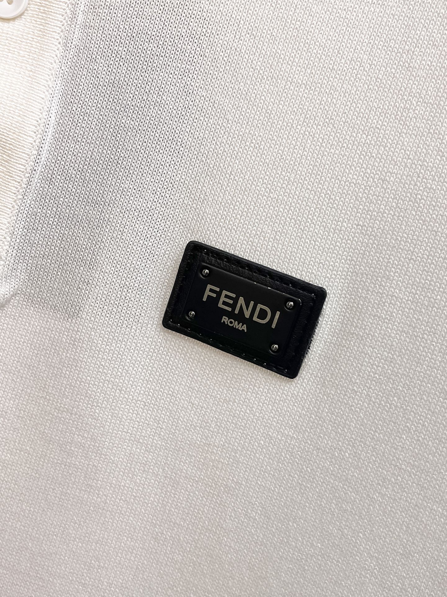 芬迪 2026春夏新品针织短袖，进口针织面料，手感柔软。顶级进口私货，设计潮流短袖针织衫，不失奢华 品质