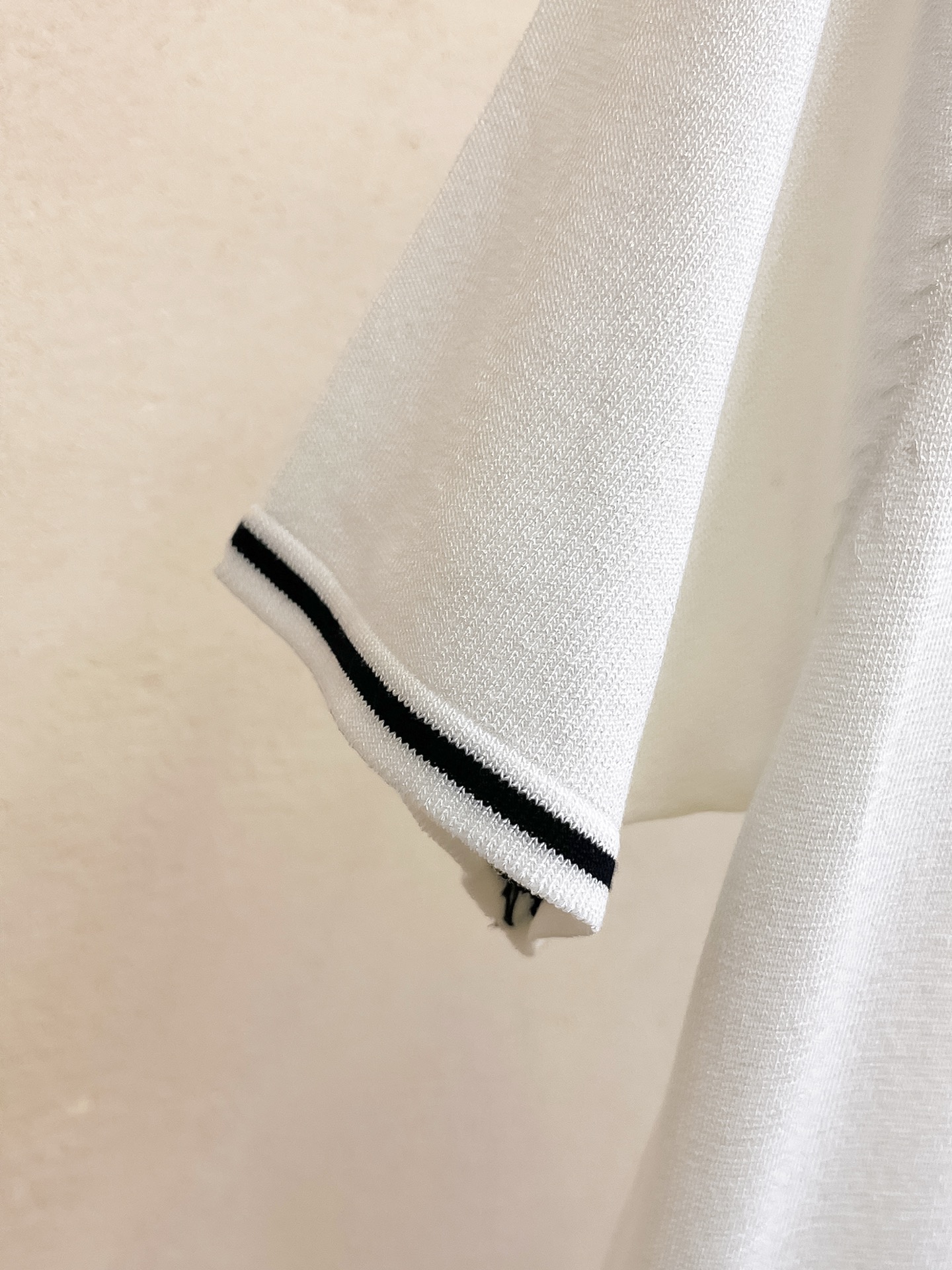 芬迪 2026春夏新品针织短袖，进口针织面料，手感柔软。顶级进口私货，设计潮流短袖针织衫，不失奢华 品质