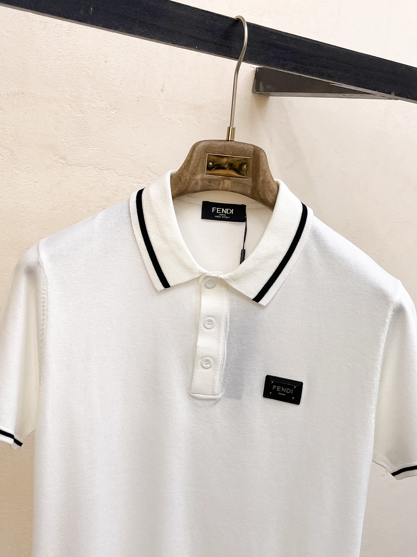 芬迪 2026春夏新品针织短袖，进口针织面料，手感柔软。顶级进口私货，设计潮流短袖针织衫，不失奢华 品质