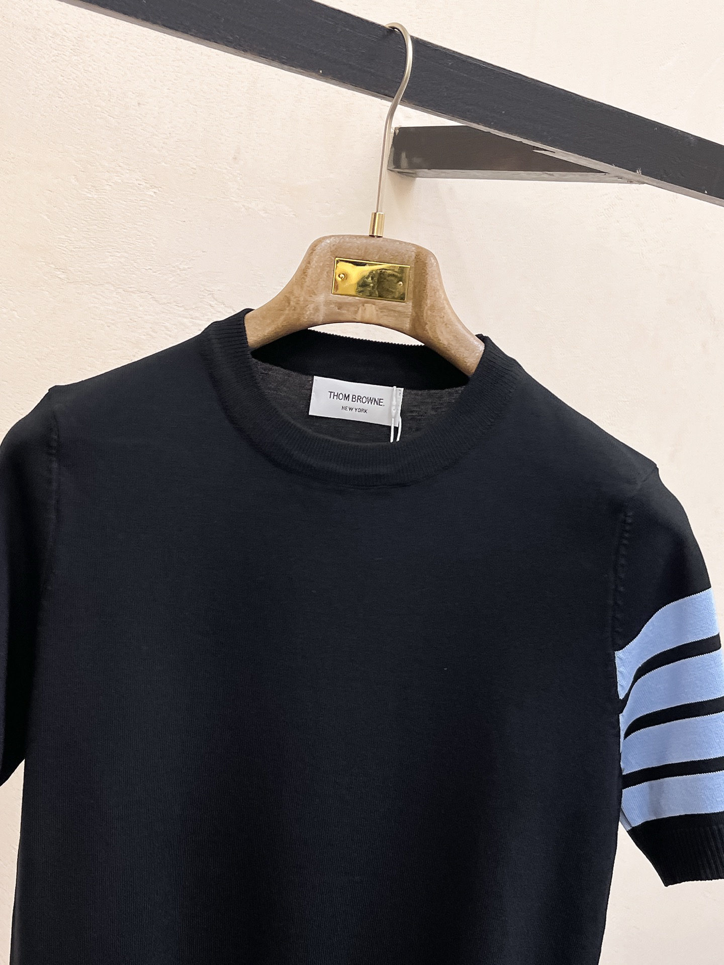 TB 2026春夏新品针织短袖，进口针织面料，手感柔软。顶级进口私货，设计潮流短袖针织衫，不失奢华 品质