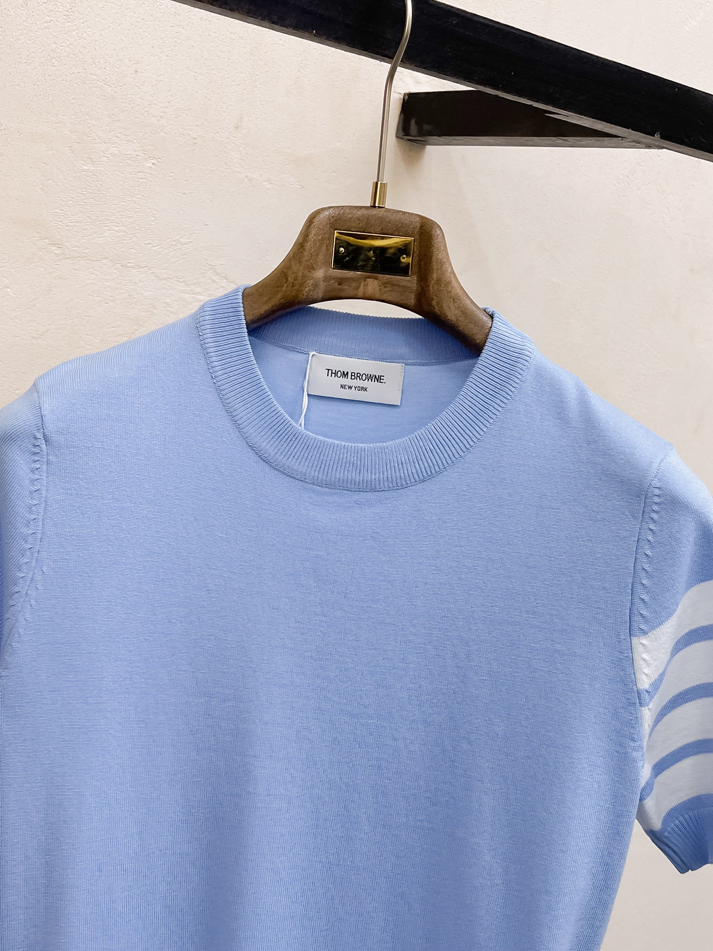 TB 2026春夏新品针织短袖，进口针织面料，手感柔软。顶级进口私货，设计潮流短袖针织衫，不失奢华 品质