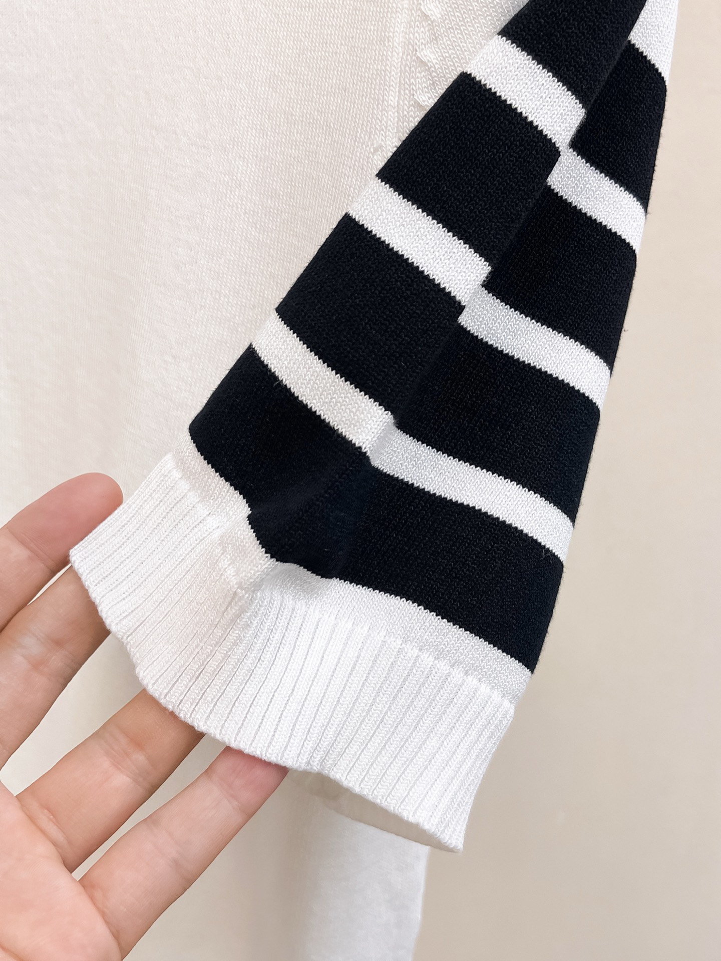 TB 2026春夏新品针织短袖，进口针织面料，手感柔软。顶级进口私货，设计潮流短袖针织衫，不失奢华 品质