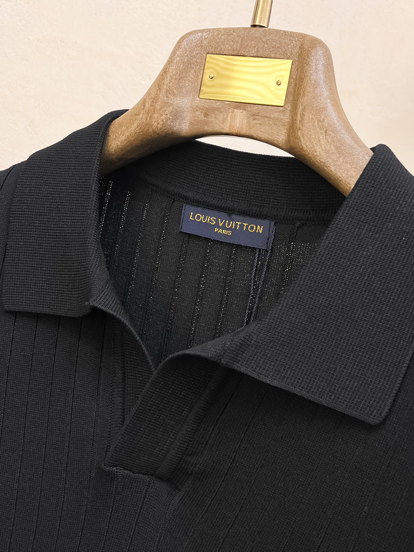 LV 2026春夏新品针织短袖，进口针织面料，手感柔软。顶级进口私货，设计潮流短袖针织衫，不失奢华 品质