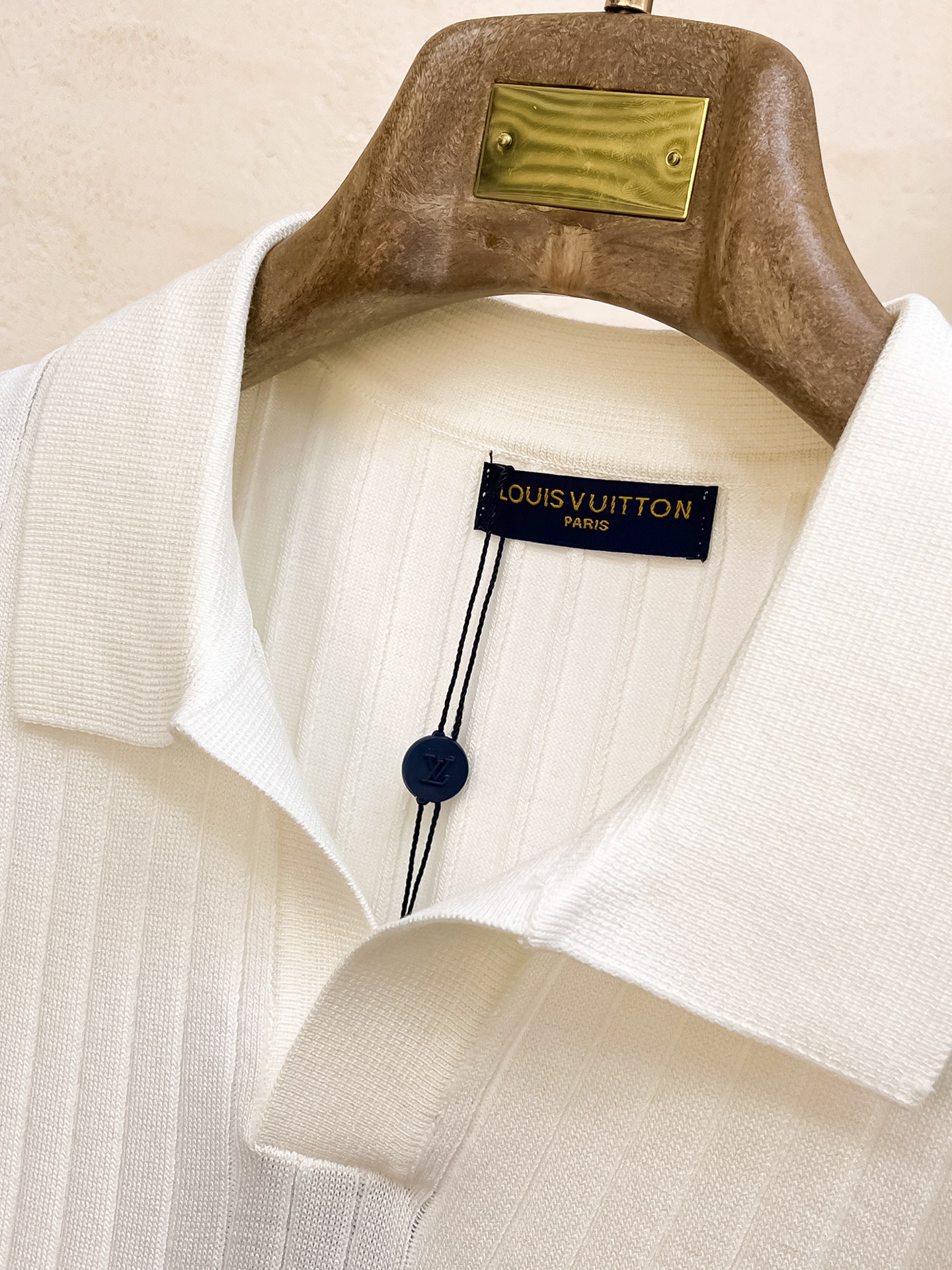 LV 2026春夏新品针织短袖，进口针织面料，手感柔软。顶级进口私货，设计潮流短袖针织衫，不失奢华 品质