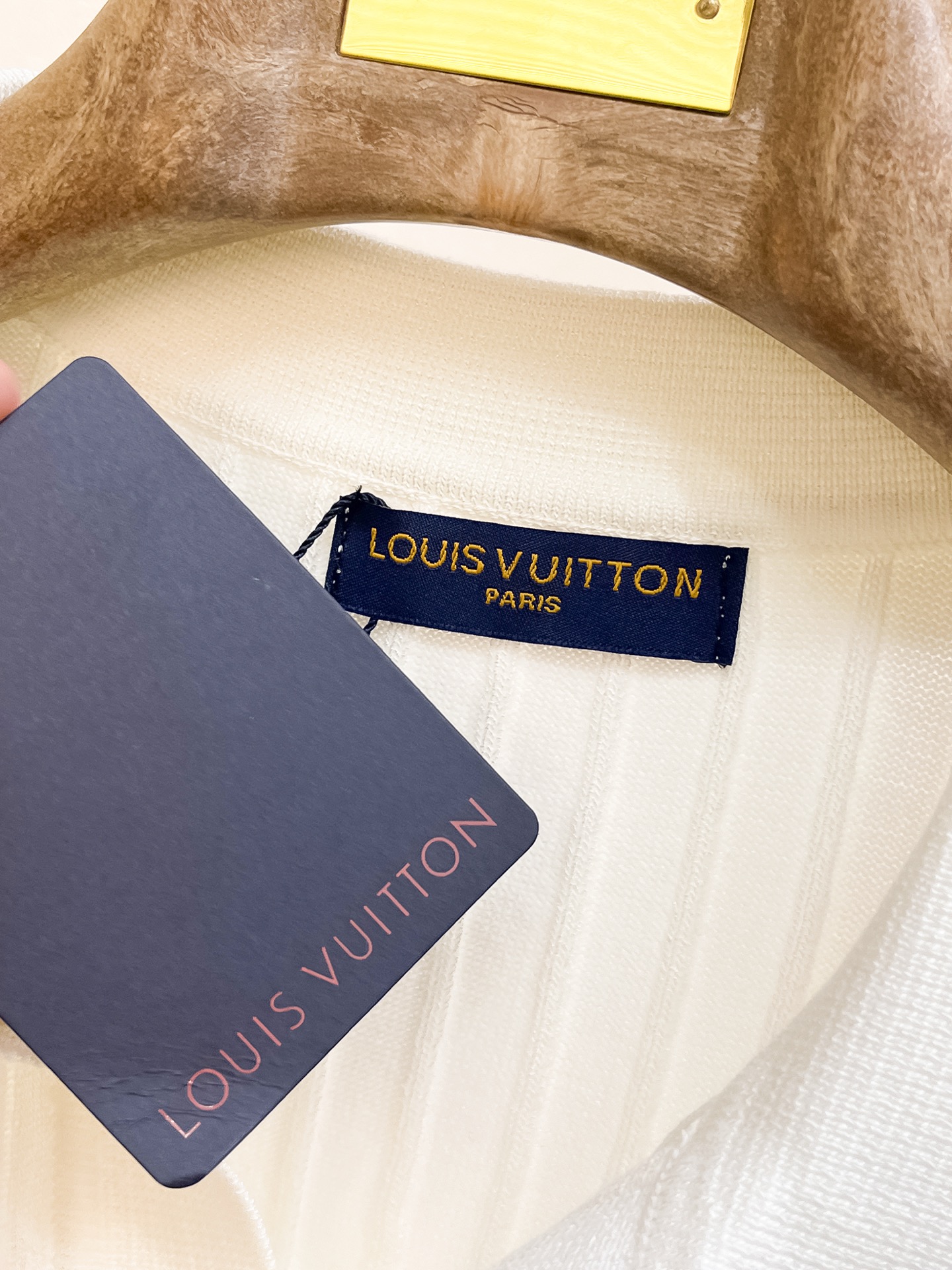 LV 2026春夏新品针织短袖，进口针织面料，手感柔软。顶级进口私货，设计潮流短袖针织衫，不失奢华 品质