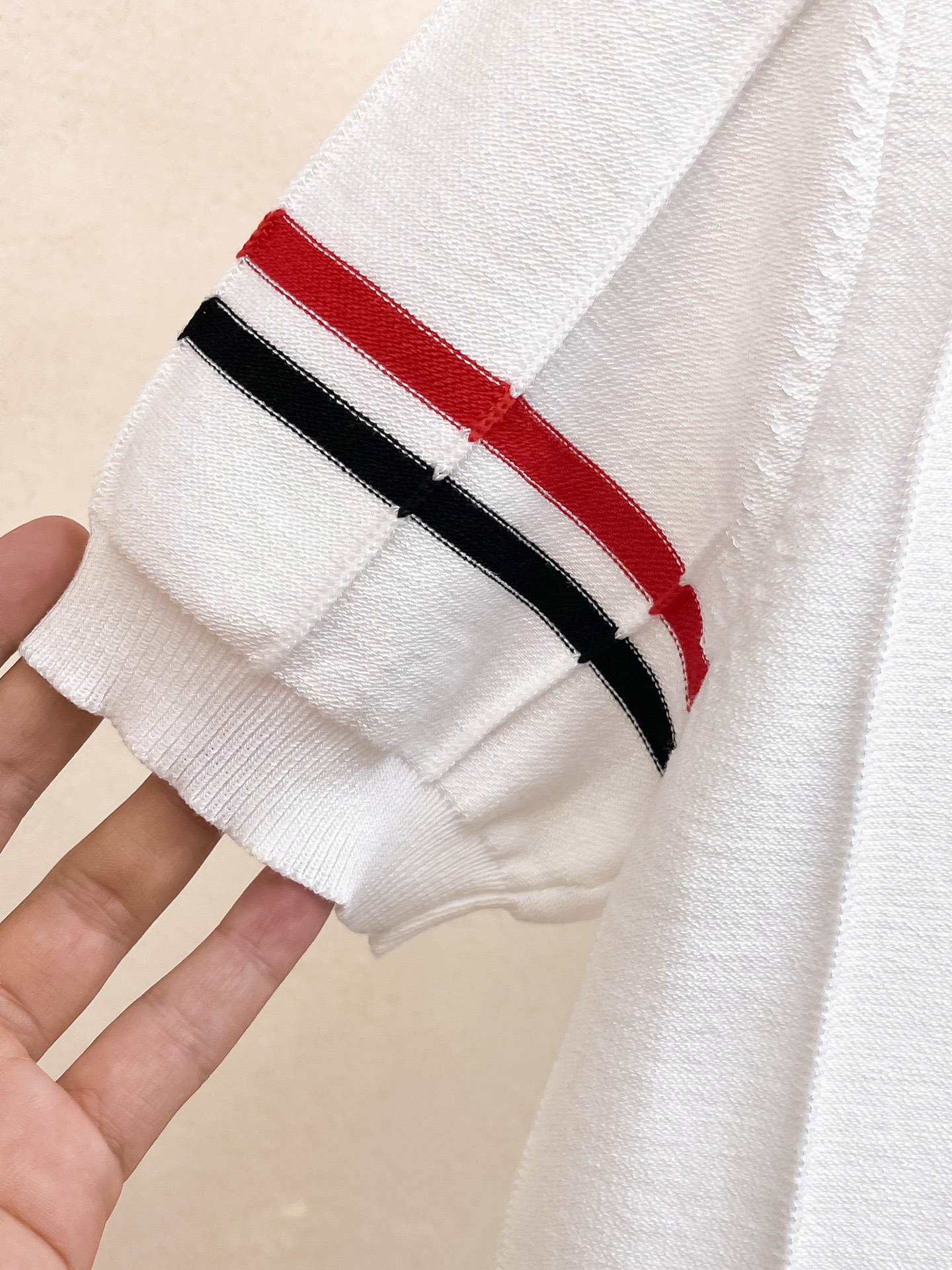 TB 2026春夏新品针织短袖，进口针织面料，手感柔软。顶级进口私货，设计潮流短袖针织衫，不失奢华 品质