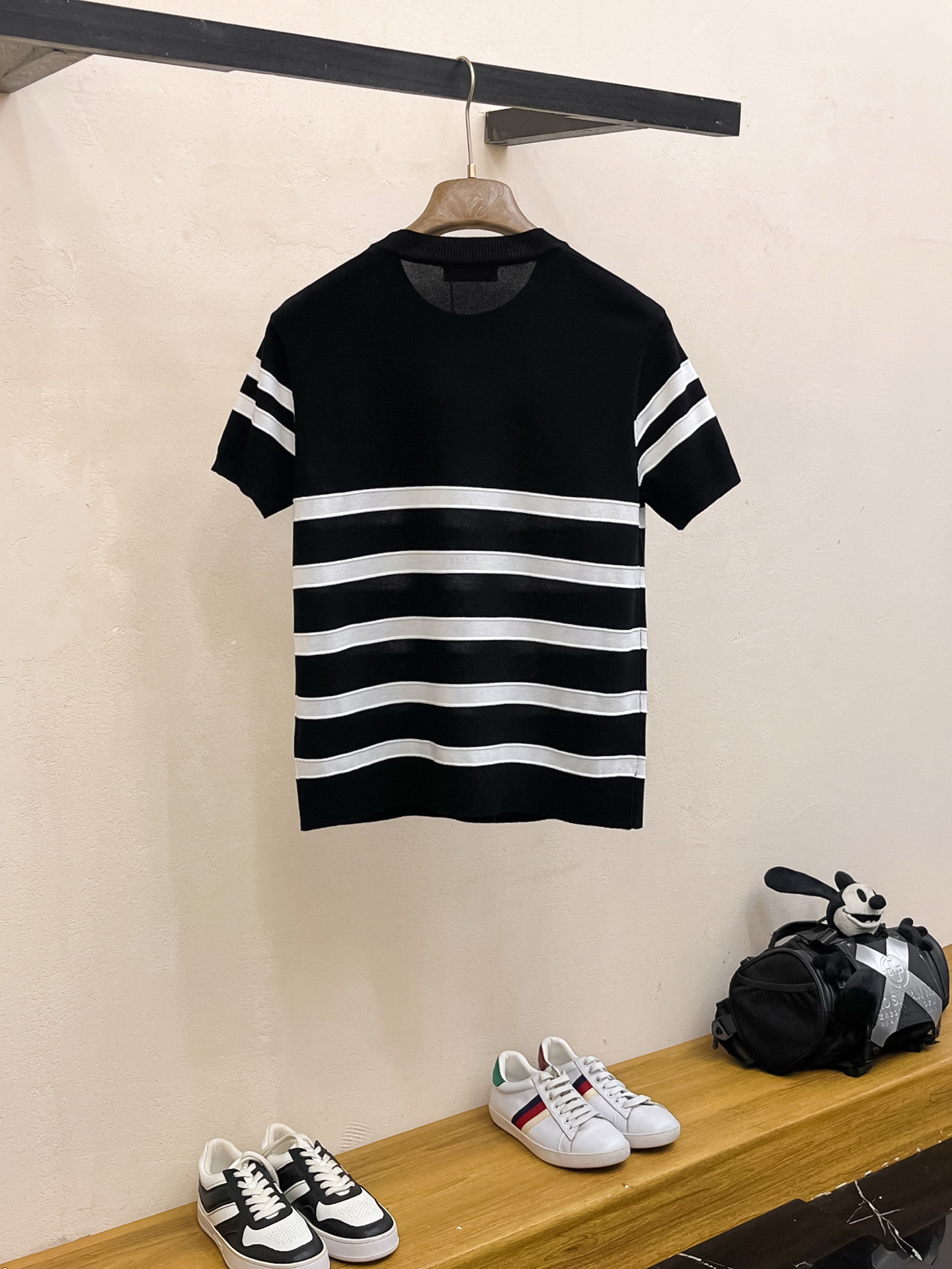 普拉达 2026春夏新品针织短袖，进口针织面料，手感柔软。顶级进口私货，设计潮流短袖针织衫，不失奢华 品