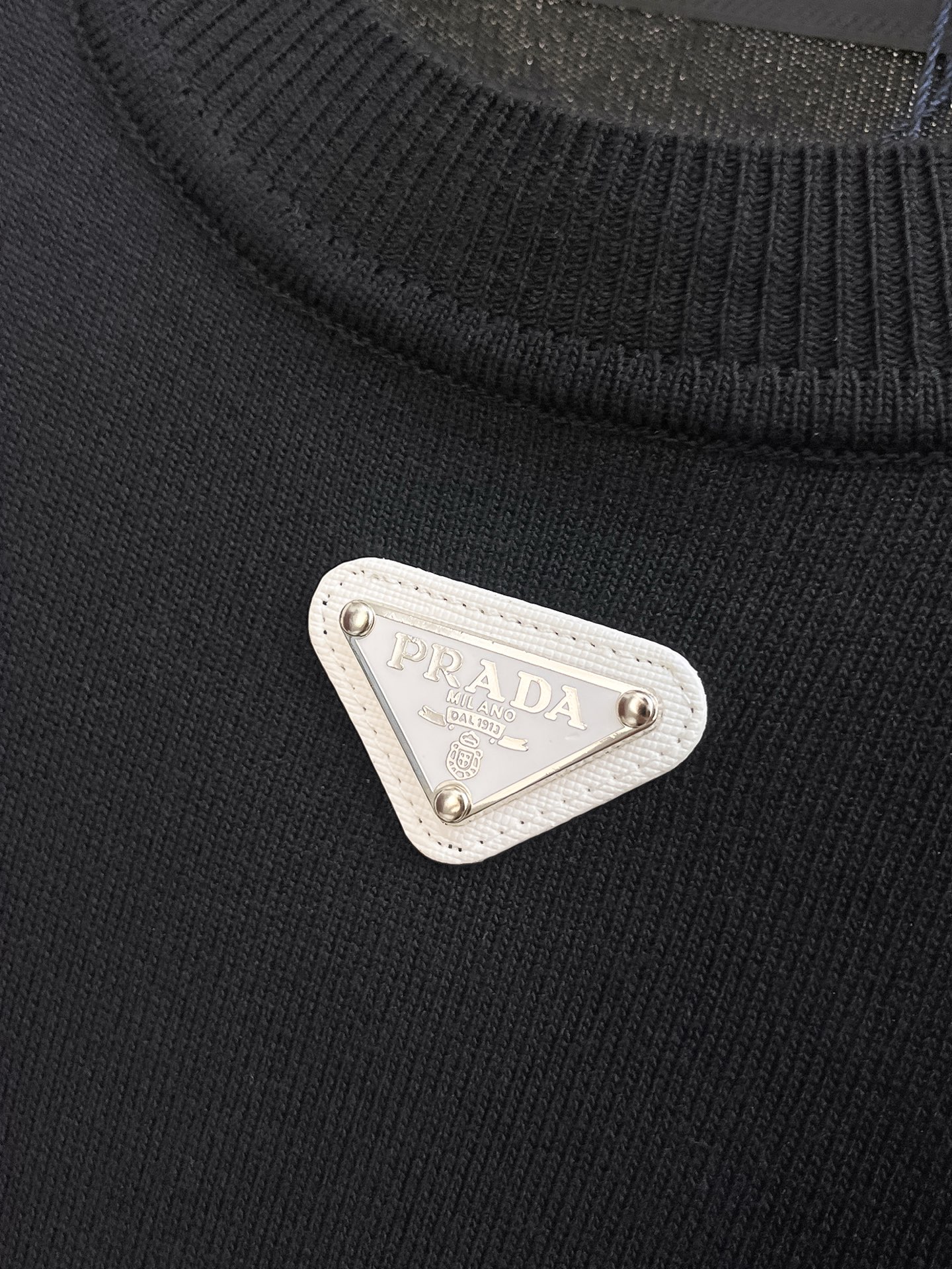 普拉达 2026春夏新品针织短袖，进口针织面料，手感柔软。顶级进口私货，设计潮流短袖针织衫，不失奢华 品