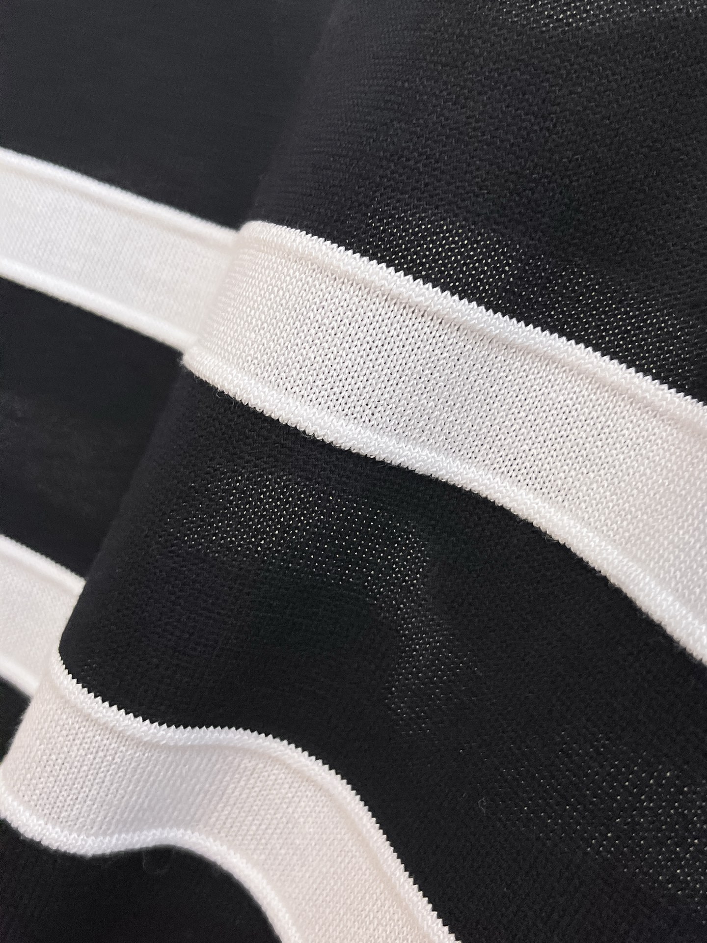 普拉达 2026春夏新品针织短袖，进口针织面料，手感柔软。顶级进口私货，设计潮流短袖针织衫，不失奢华 品