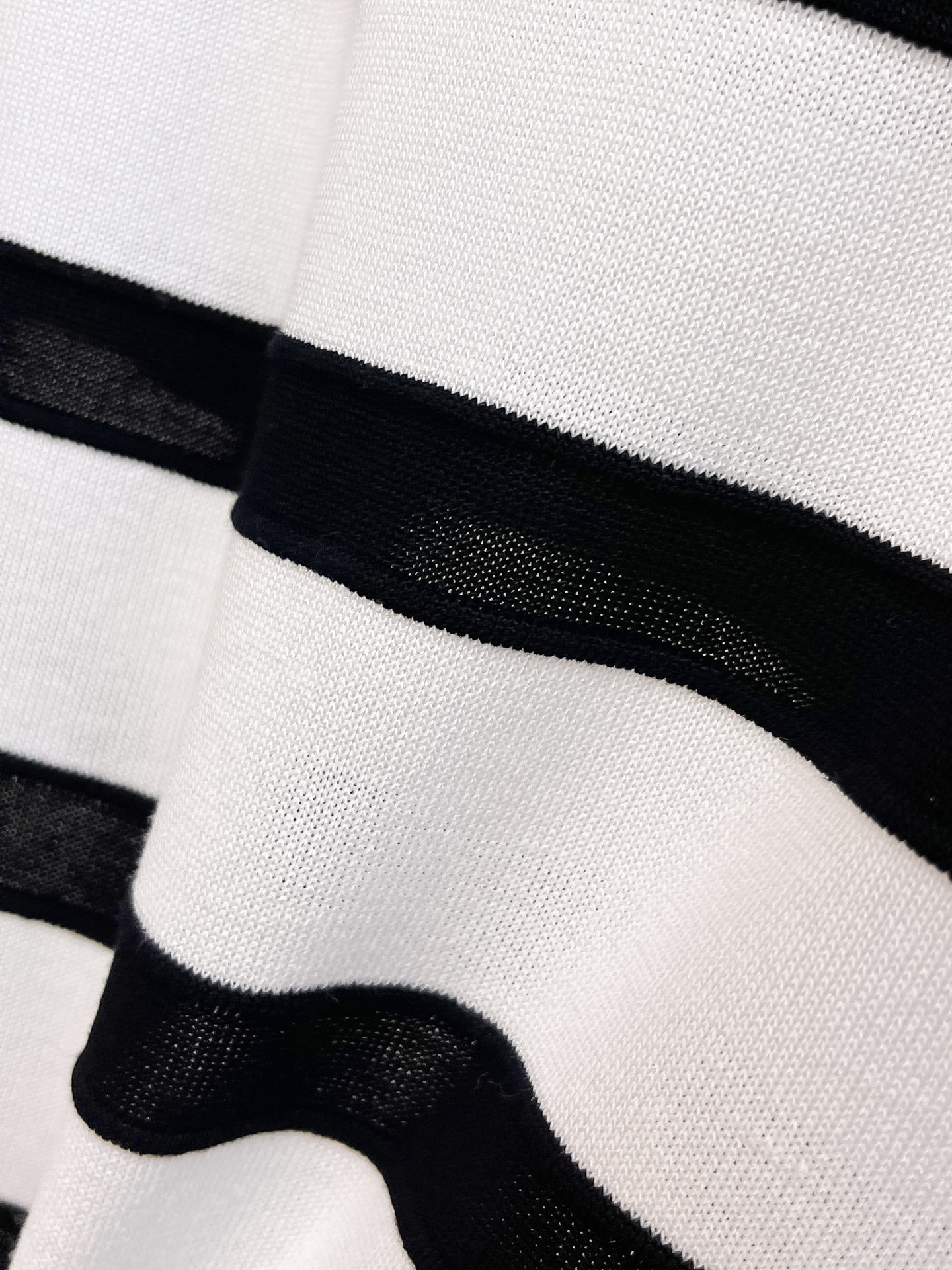 普拉达 2026春夏新品针织短袖，进口针织面料，手感柔软。顶级进口私货，设计潮流短袖针织衫，不失奢华 品