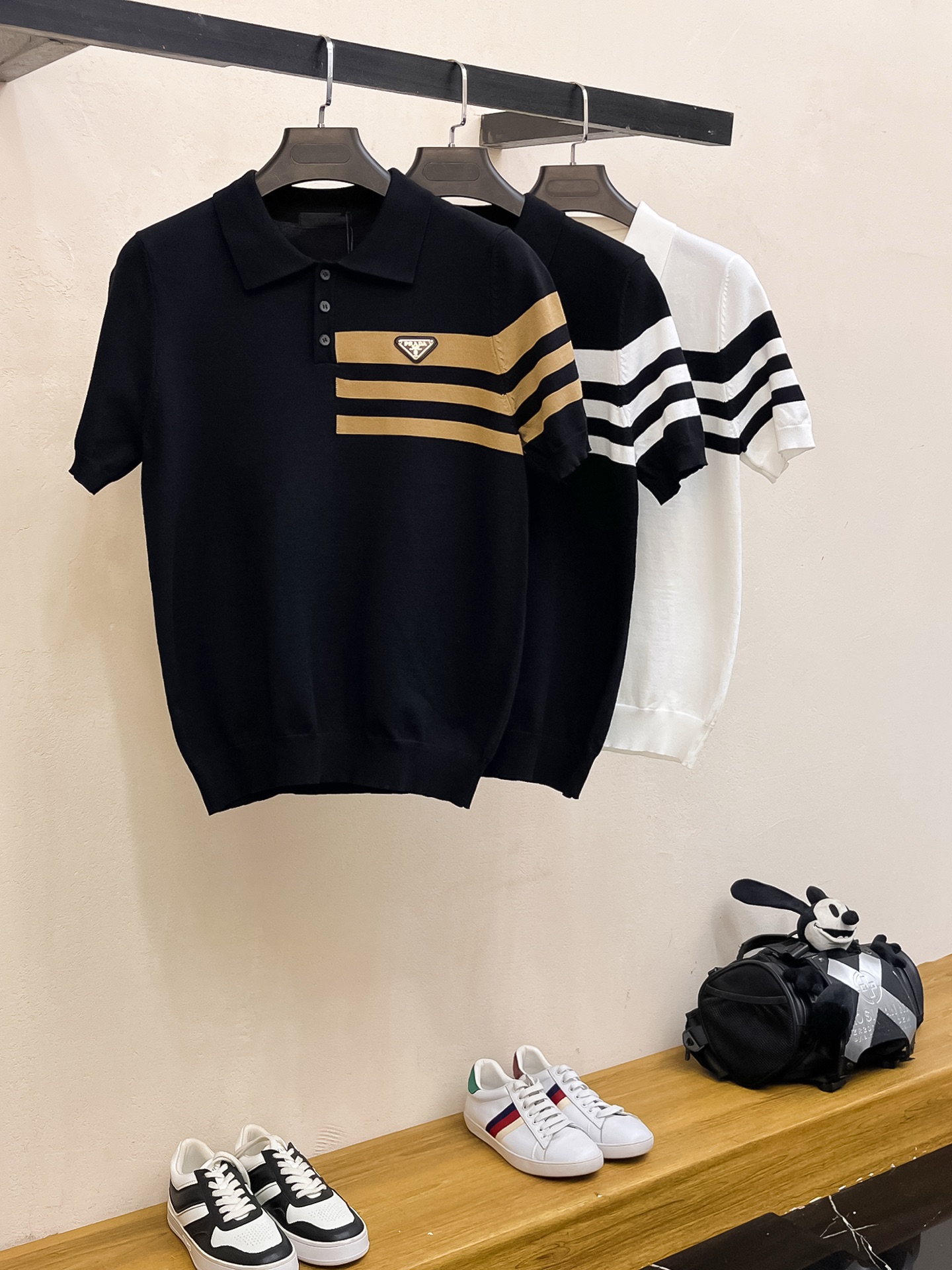 普拉达 2026春夏新品针织短袖，进口针织面料，手感柔软。顶级进口私货，设计潮流短袖针织衫，不失奢华 品