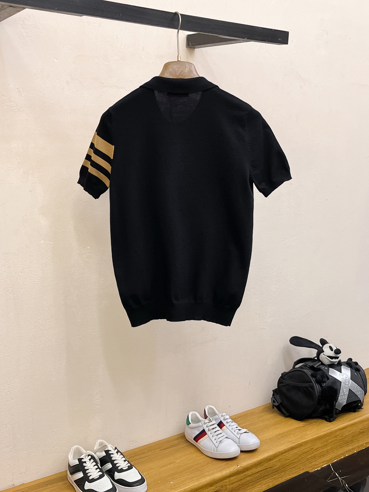 普拉达 2026春夏新品针织短袖，进口针织面料，手感柔软。顶级进口私货，设计潮流短袖针织衫，不失奢华 品