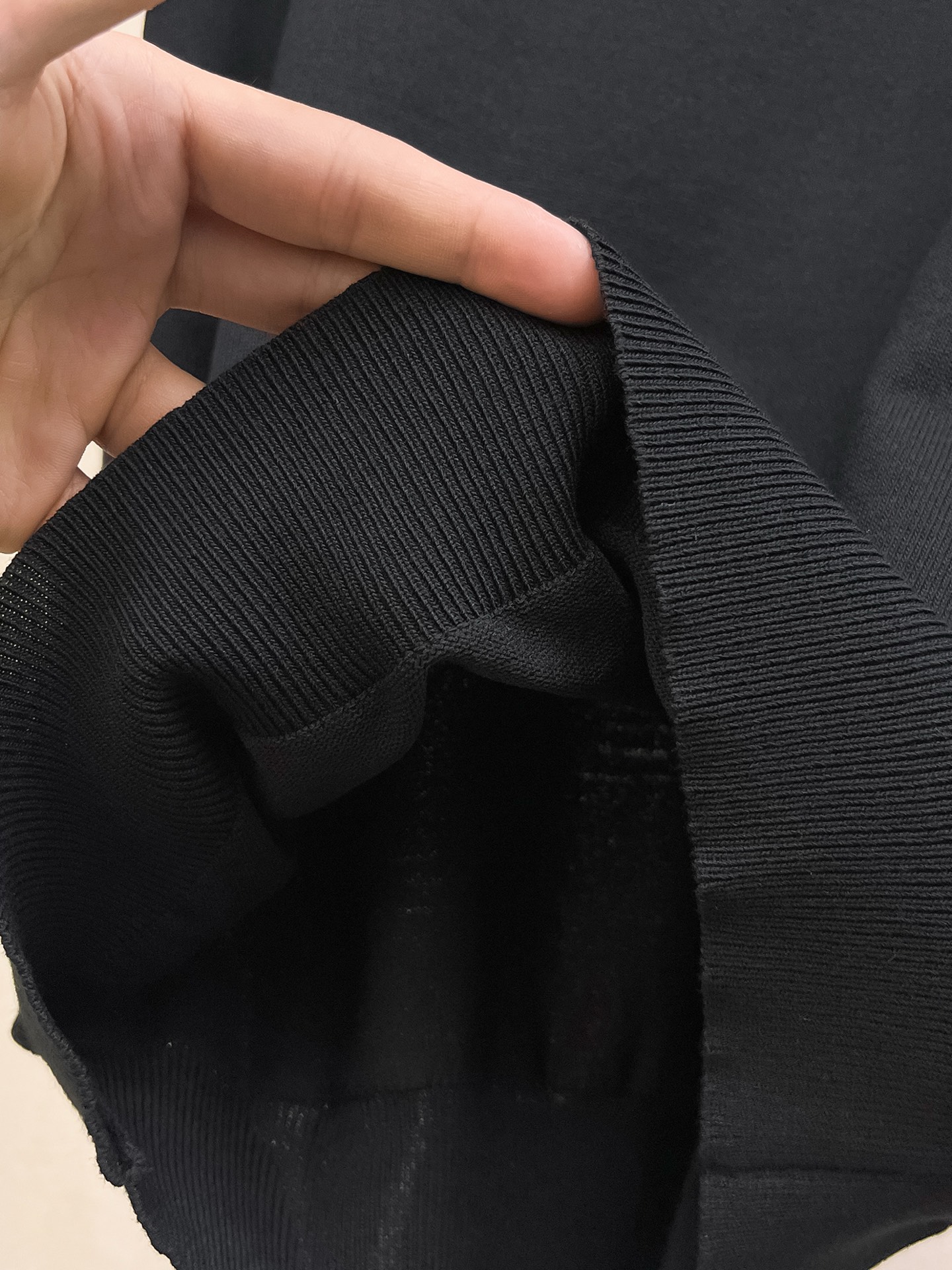 普拉达 2026春夏新品针织短袖，进口针织面料，手感柔软。顶级进口私货，设计潮流短袖针织衫，不失奢华 品