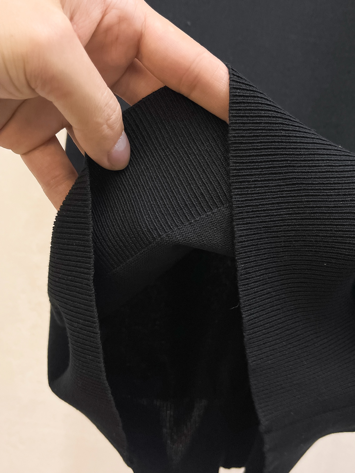 普拉达 2026春夏新品针织短袖，进口针织面料，手感柔软。顶级进口私货，设计潮流短袖针织衫，不失奢华 品