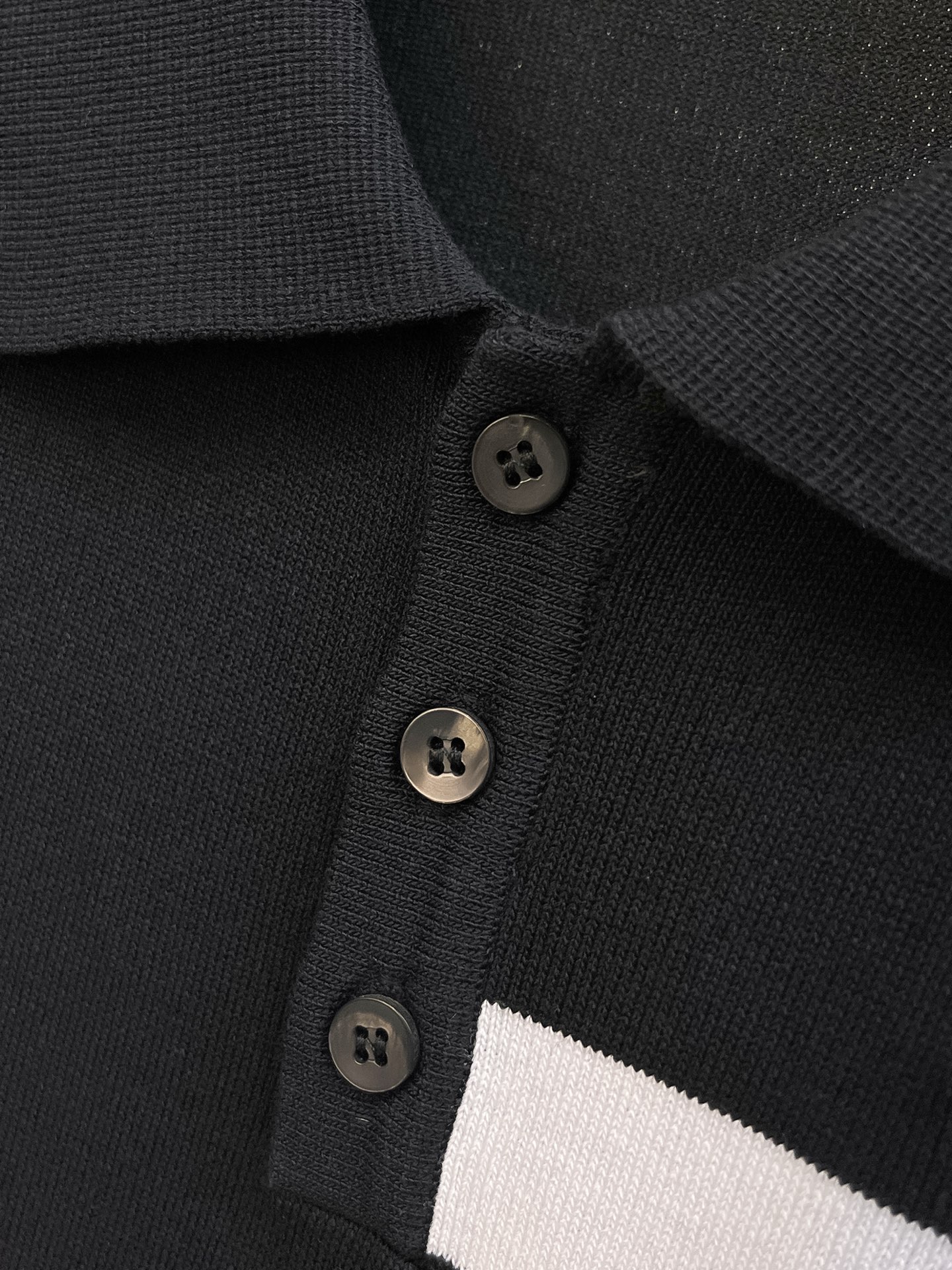 普拉达 2026春夏新品针织短袖，进口针织面料，手感柔软。顶级进口私货，设计潮流短袖针织衫，不失奢华 品