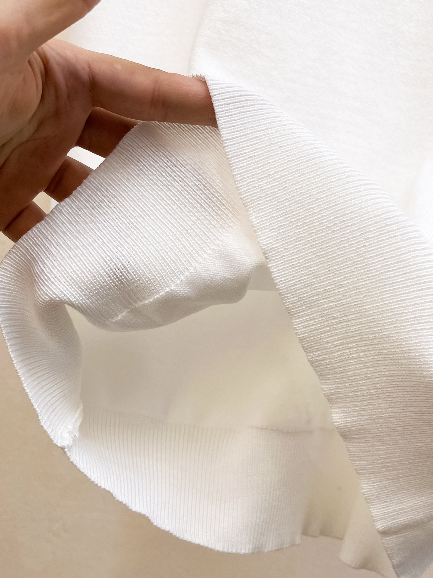 普拉达 2026春夏新品针织短袖，进口针织面料，手感柔软。顶级进口私货，设计潮流短袖针织衫，不失奢华 品