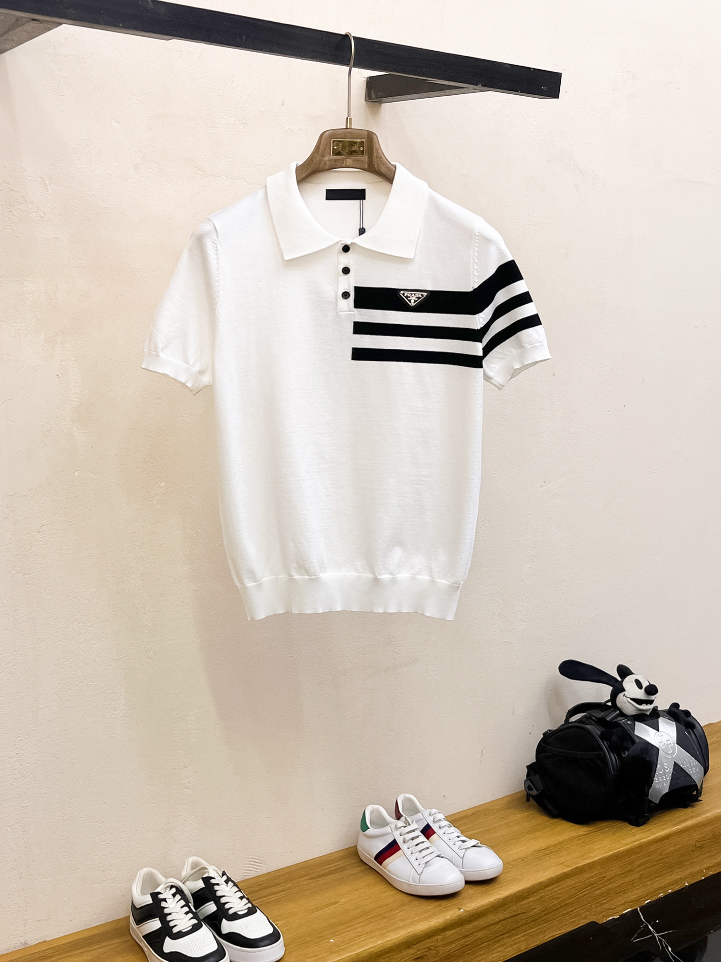 普拉达 2026春夏新品针织短袖，进口针织面料，手感柔软。顶级进口私货，设计潮流短袖针织衫，不失奢华 品