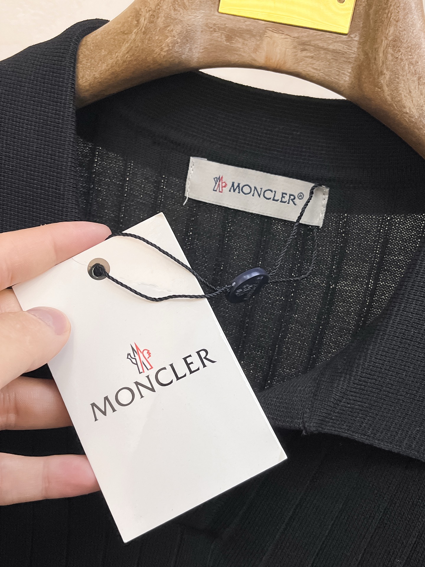 蒙口 2026春夏新品针织短袖，进口针织面料，手感柔软。顶级进口私货，设计潮流短袖针织衫，不失奢华 品质