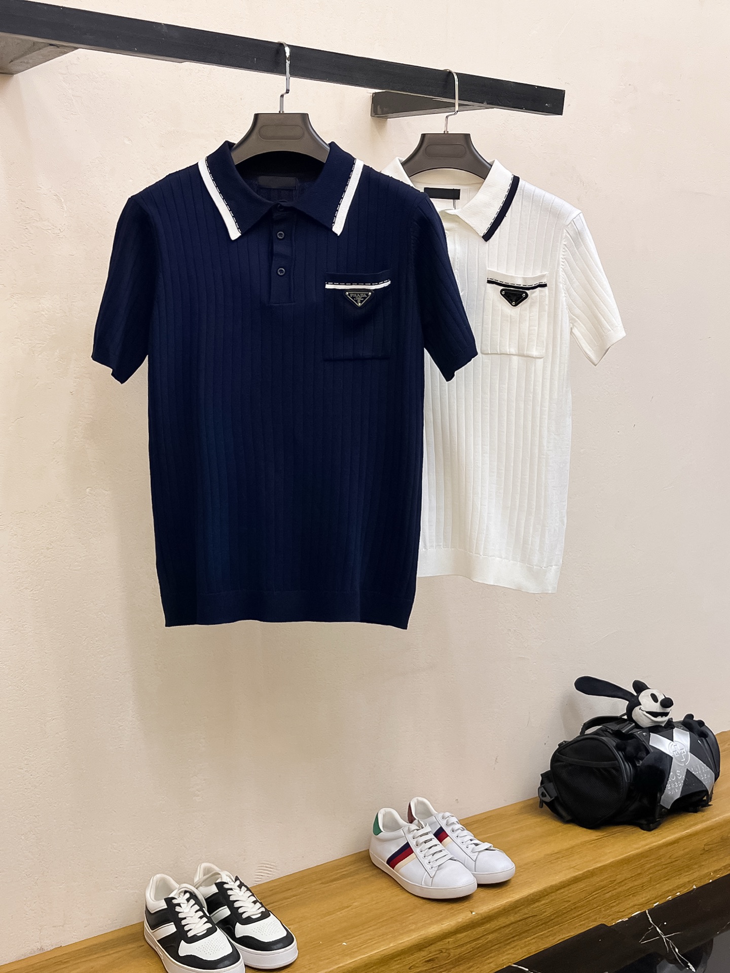 普拉达 2026春夏新品针织短袖，进口针织面料，手感柔软。顶级进口私货，设计潮流短袖针织衫，不失奢华 品