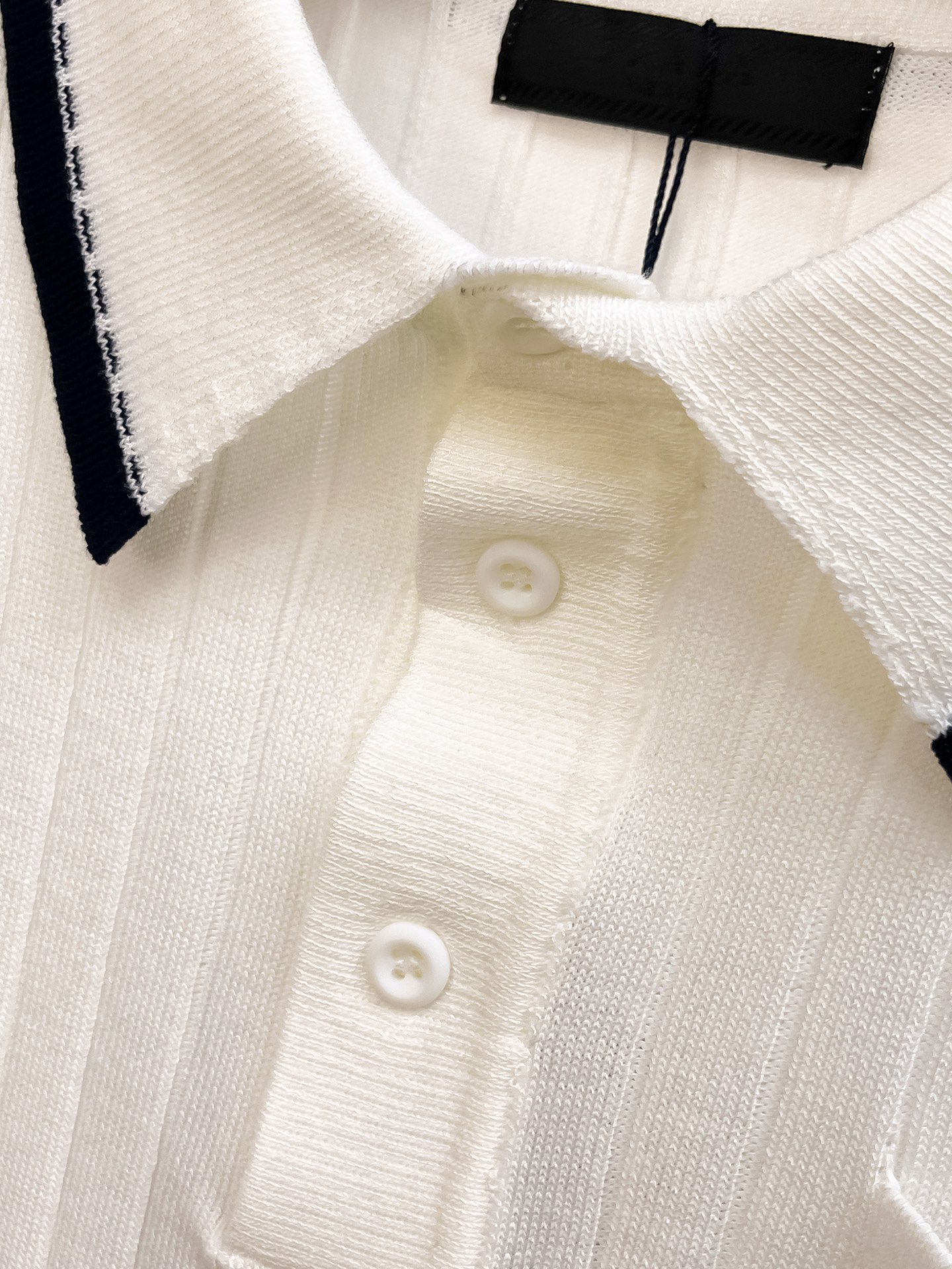 普拉达 2026春夏新品针织短袖，进口针织面料，手感柔软。顶级进口私货，设计潮流短袖针织衫，不失奢华 品